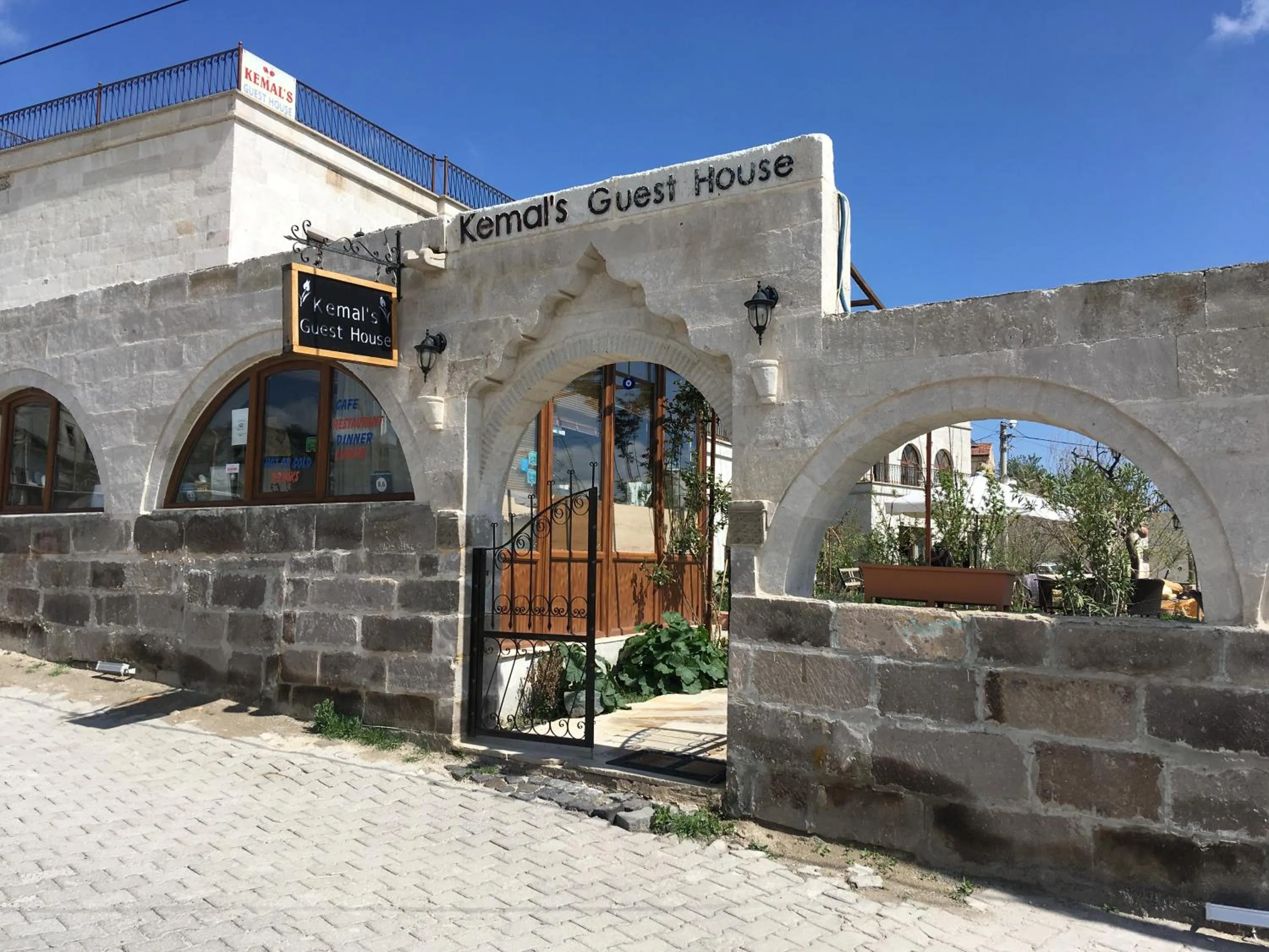 Facade/entrance in Kemal's Guest House