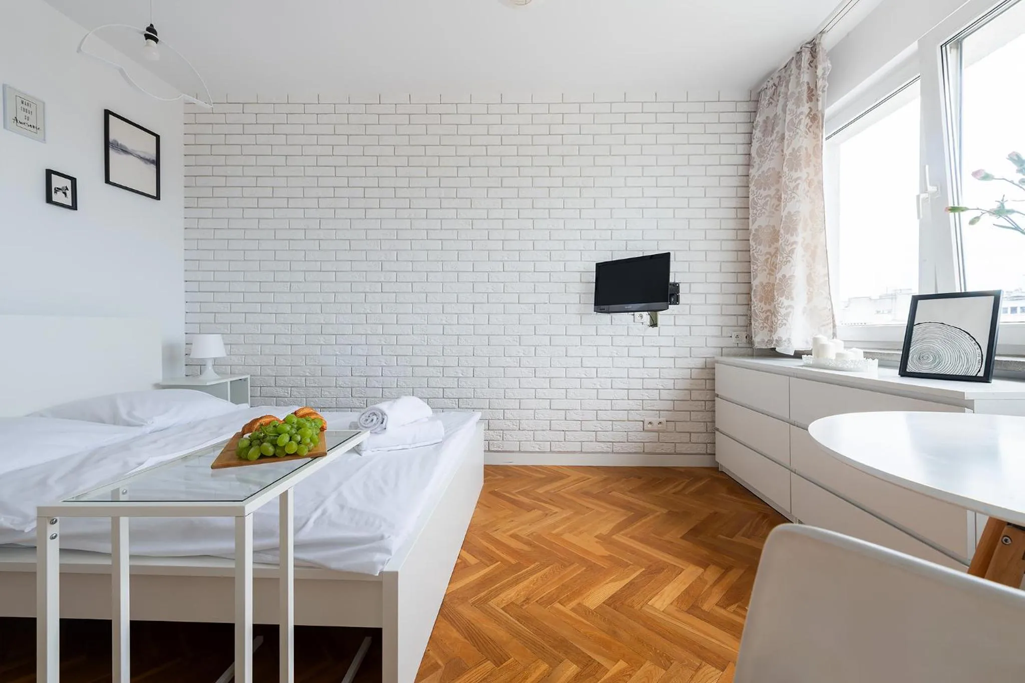 Bed in Tamka 40 Prywatne mieszkanie w pobliżu Starego Miasta i Stadionu Narodowego 100m od metra Nowy Świat Samodzielne Zameldowanie! Self Check-in System!
