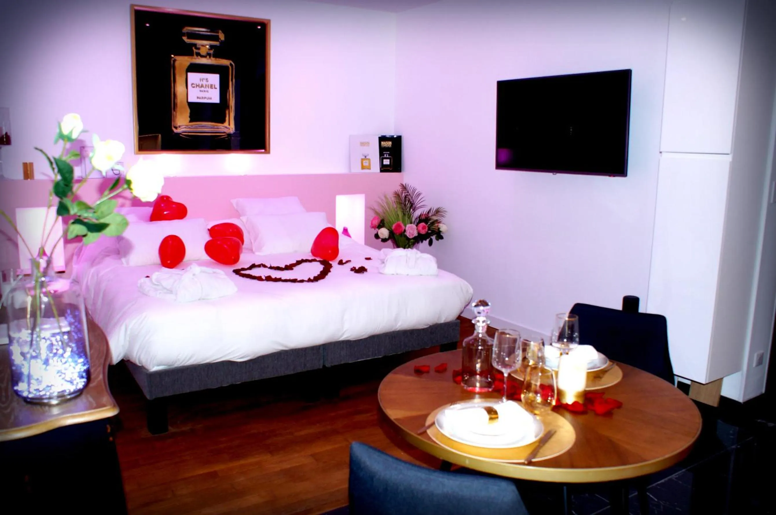 Bed in Le Vénus - Appartement SPA Privatif Balnéo Sauna