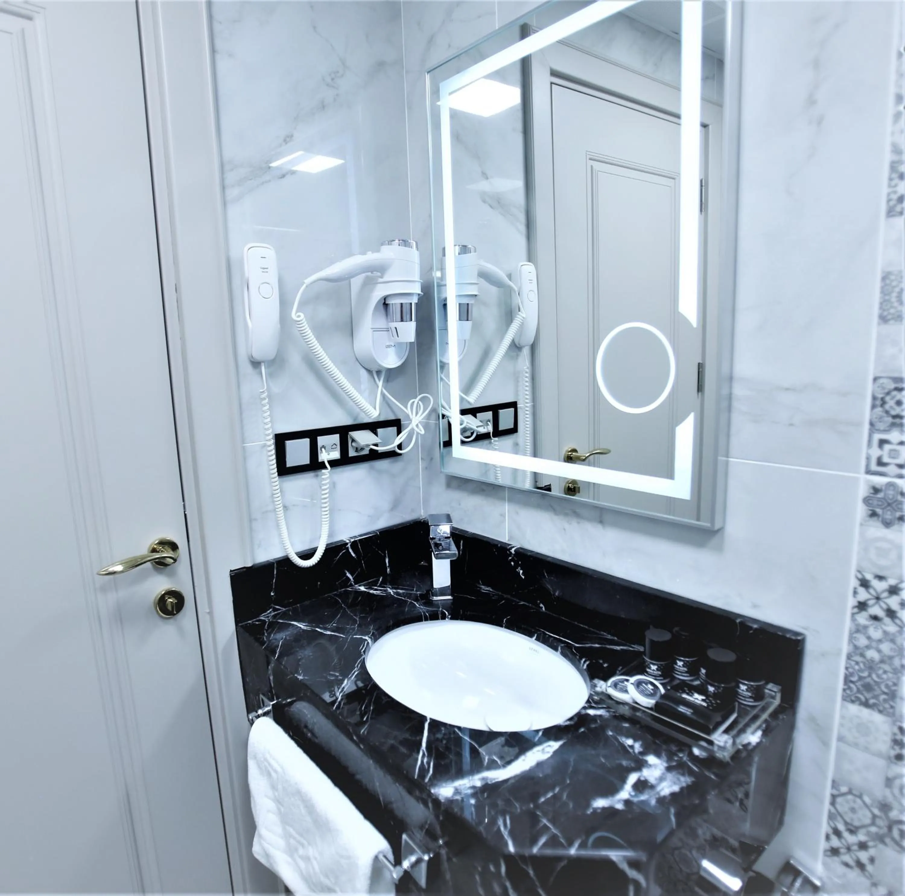 Toilet in OMMA HOTEL