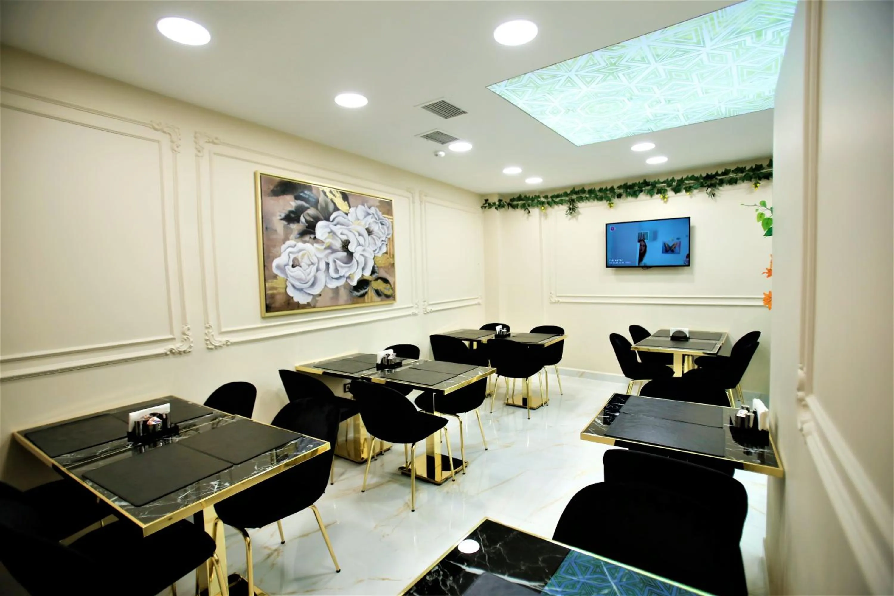 Dining area in OMMA HOTEL