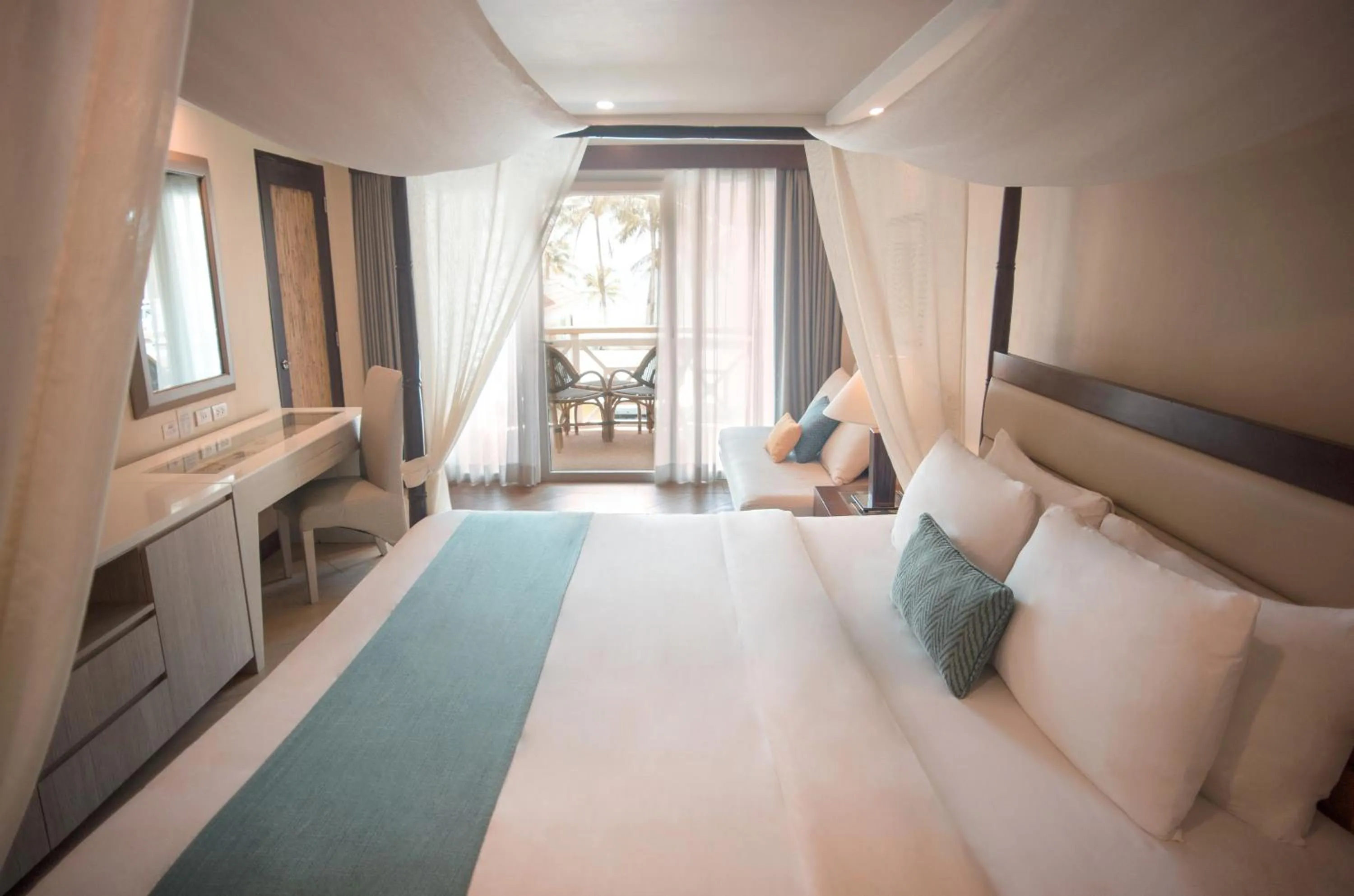 Photo of the whole room, Bed in Boracay Mandarin Island Hotel