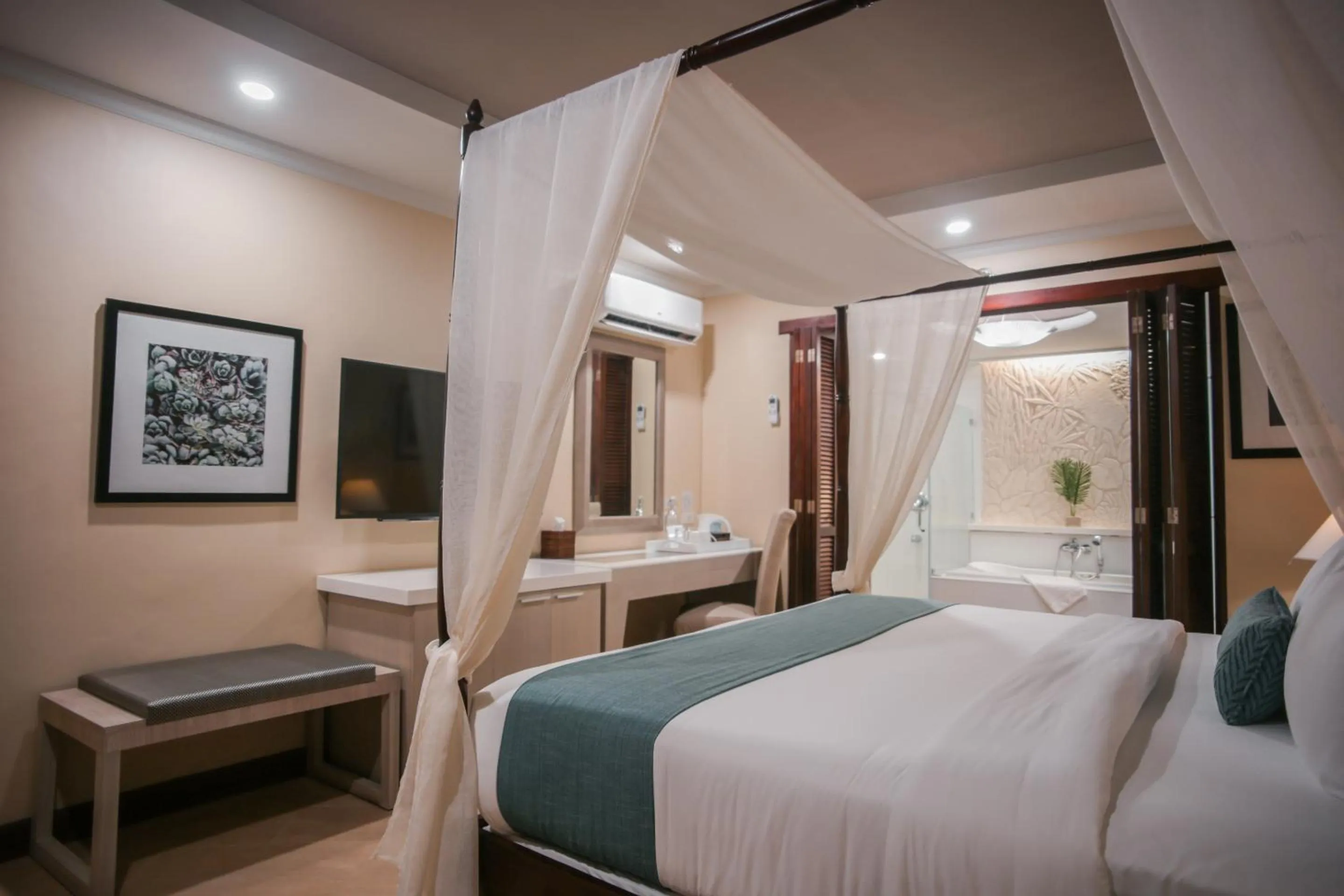 Bed in Boracay Mandarin Island Hotel