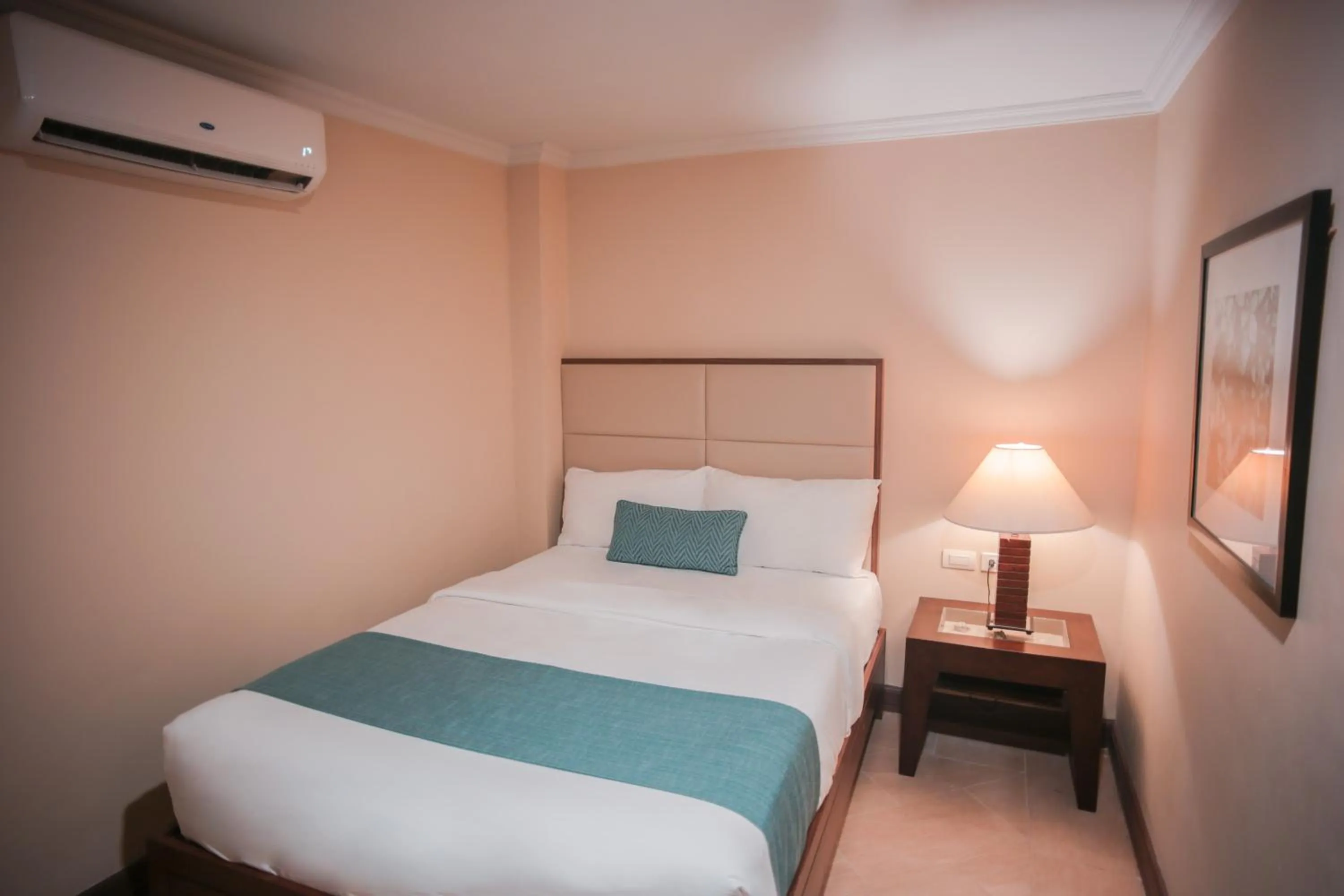 Bedroom, Bed in Boracay Mandarin Island Hotel