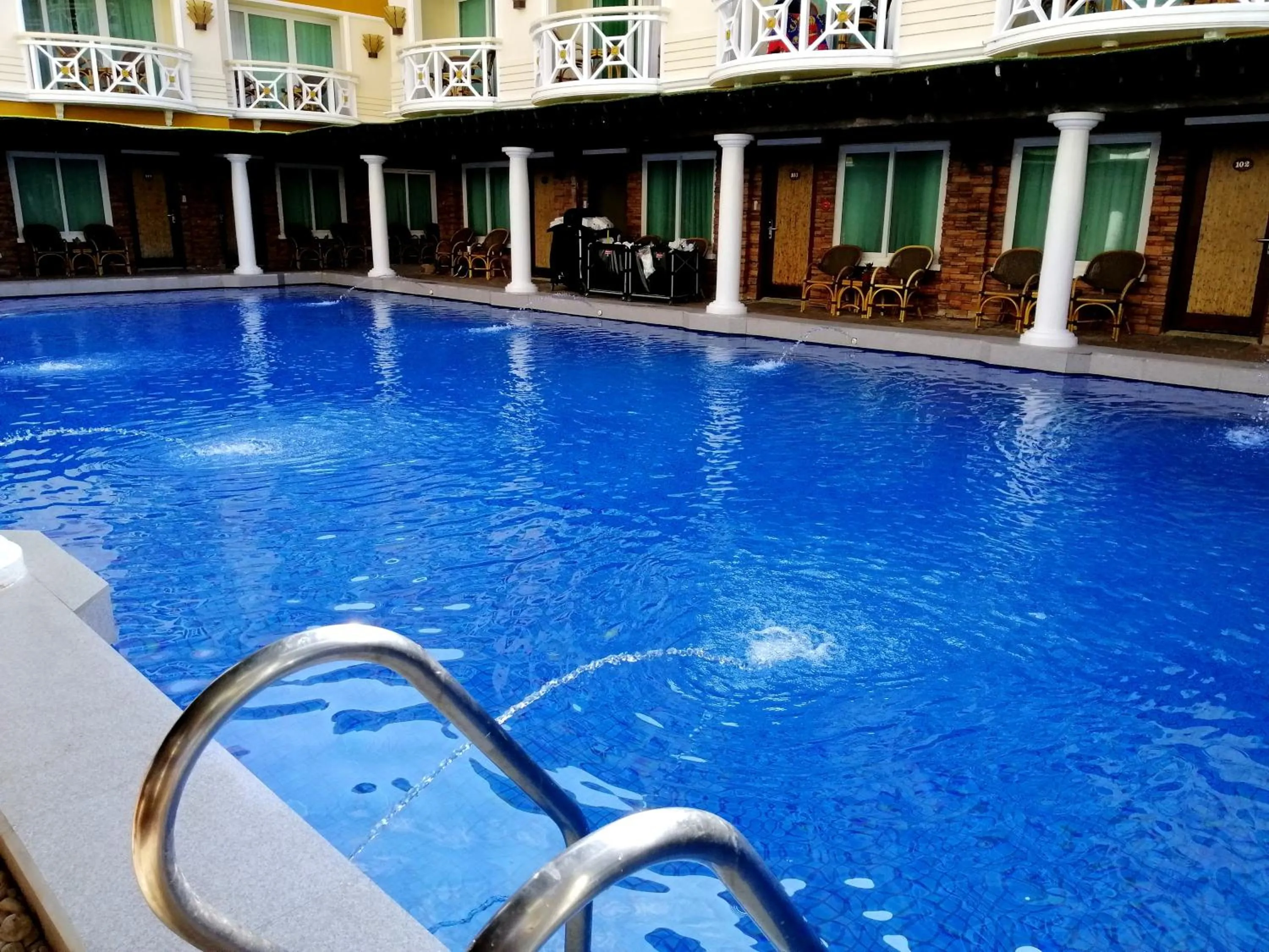 Swimming pool in Boracay Mandarin Island Hotel