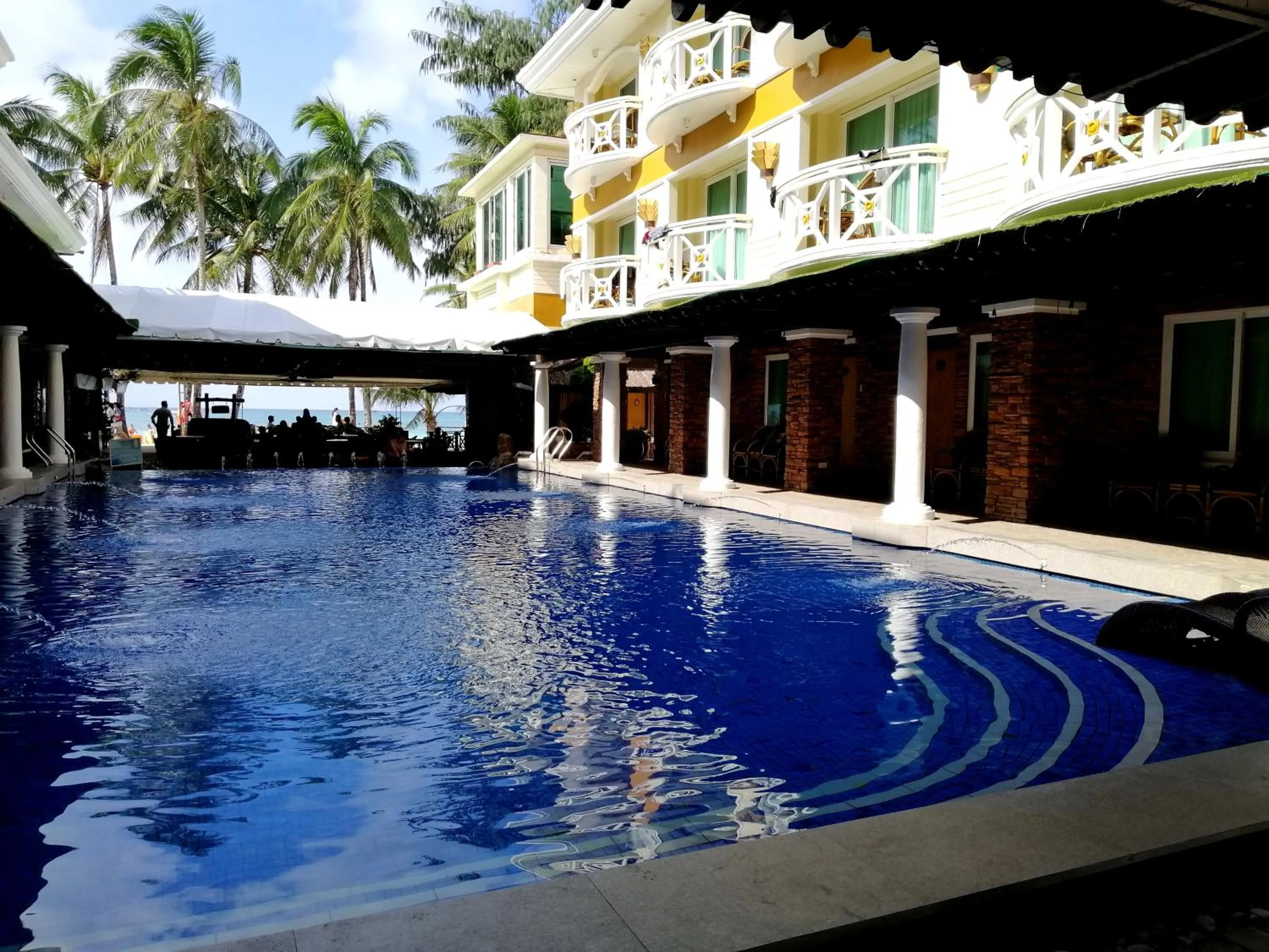 Swimming pool in Boracay Mandarin Island Hotel