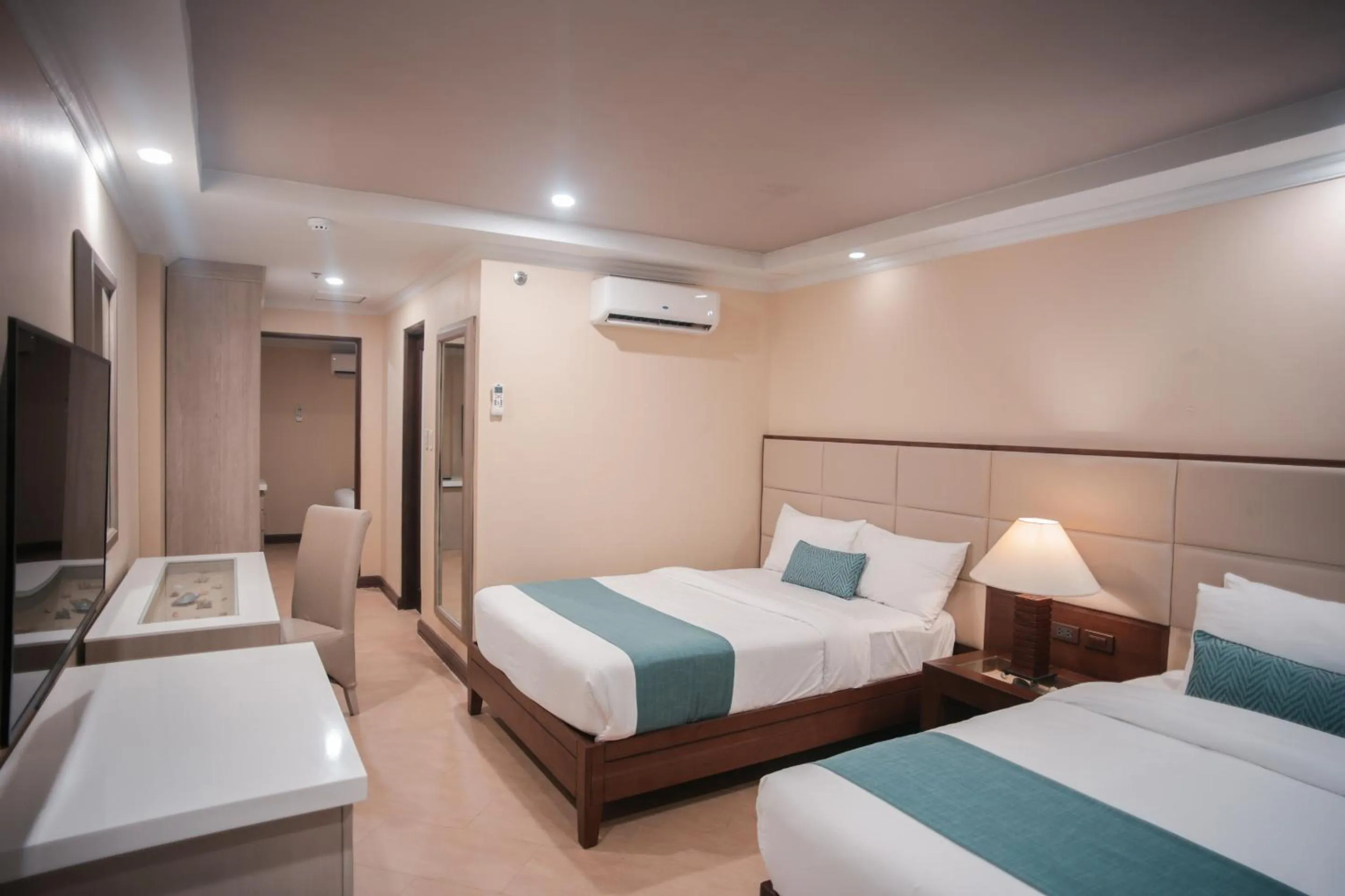 Photo of the whole room, Bed in Boracay Mandarin Island Hotel