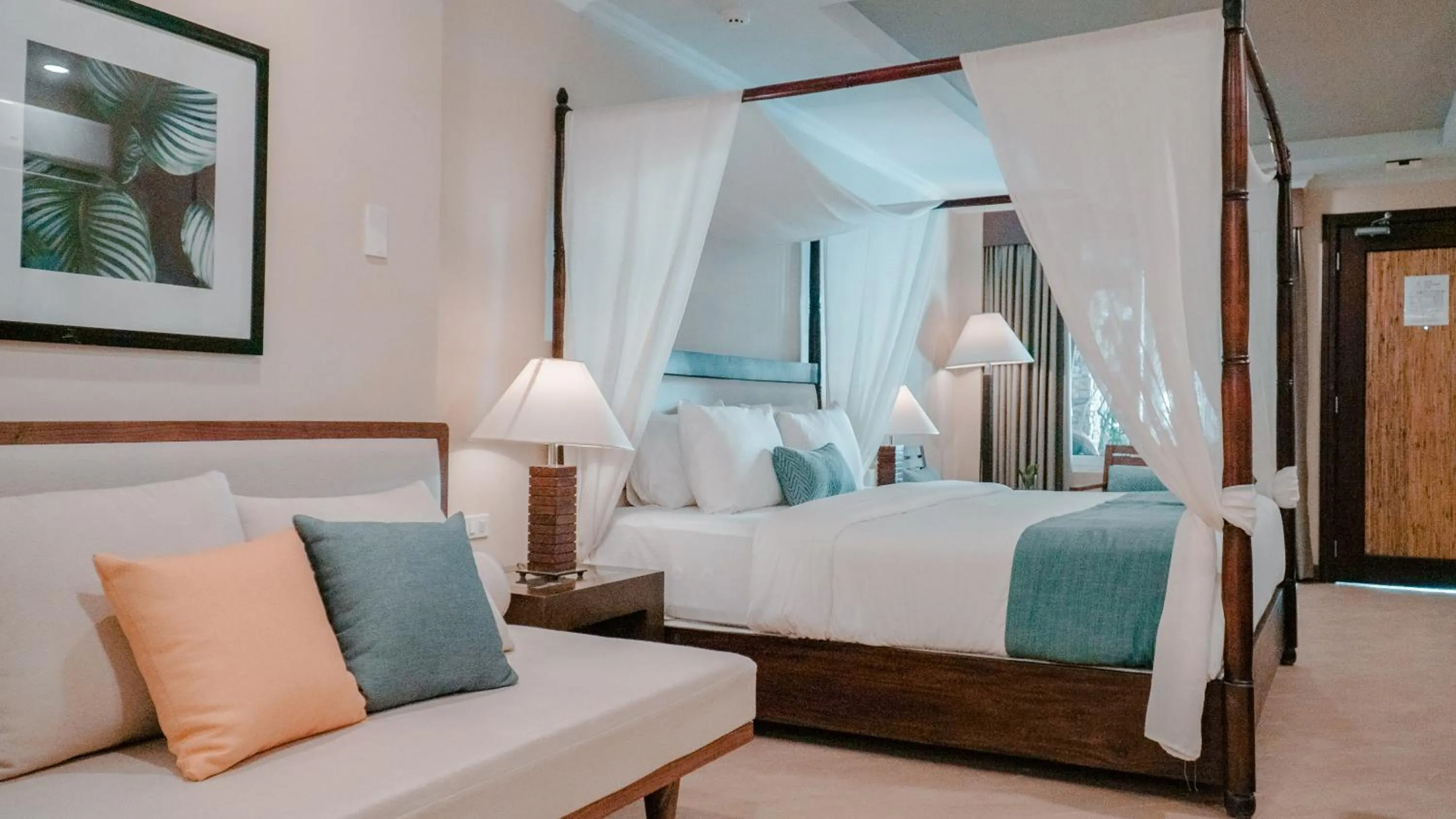 Bed in Boracay Mandarin Island Hotel