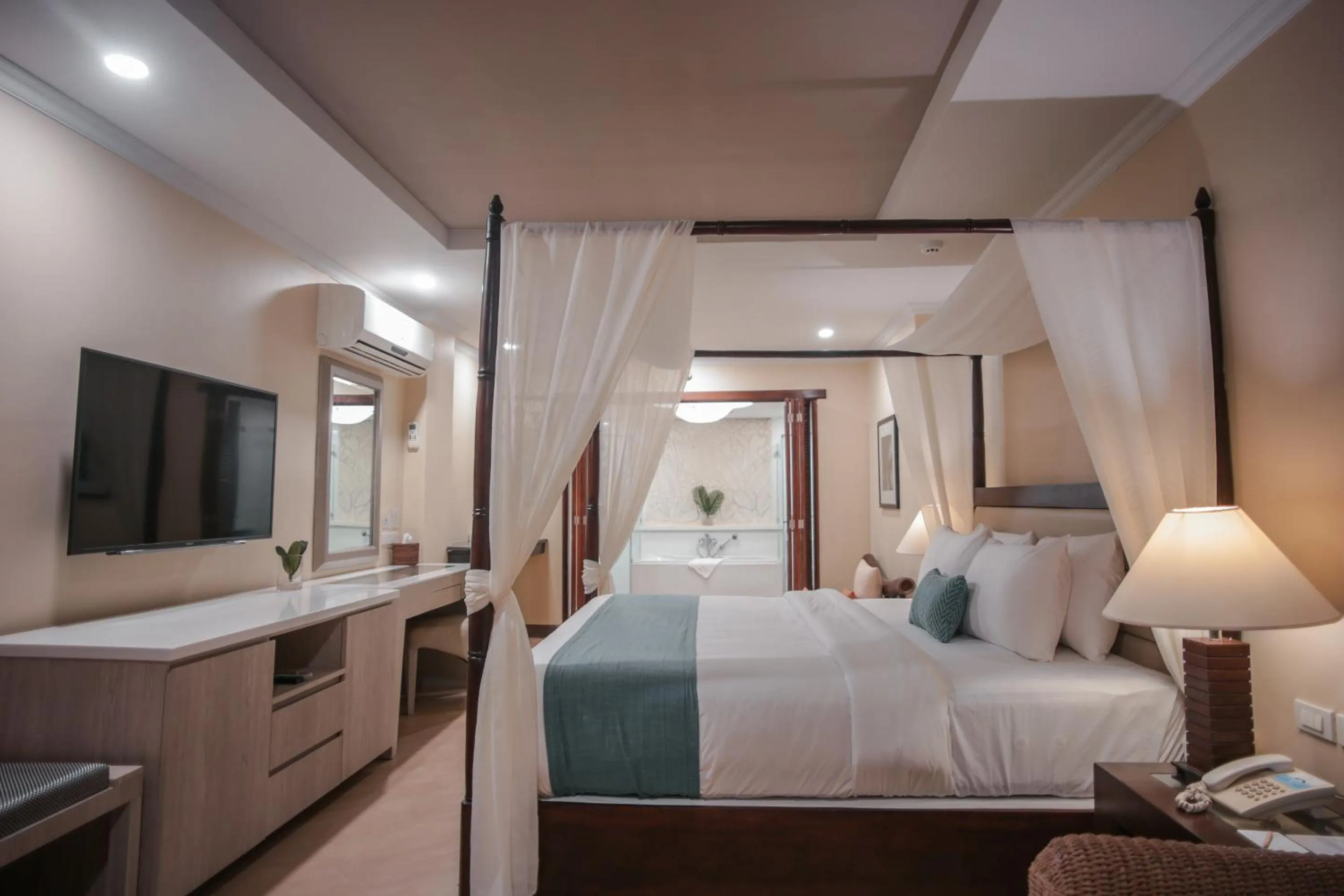 Bedroom, Bed in Boracay Mandarin Island Hotel