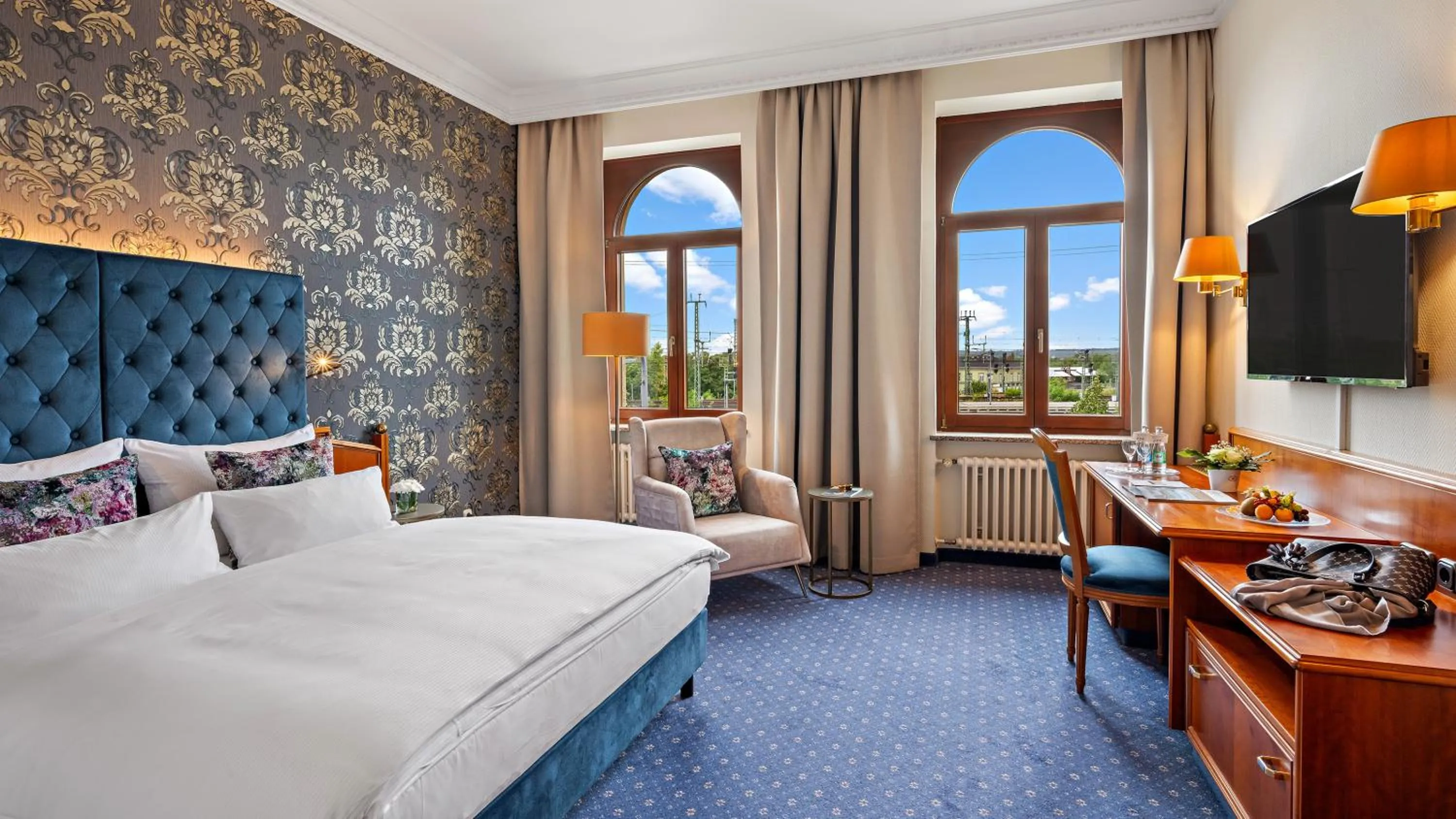 Photo of the whole room, Bed in Hotel Bayerischer Hof Dresden