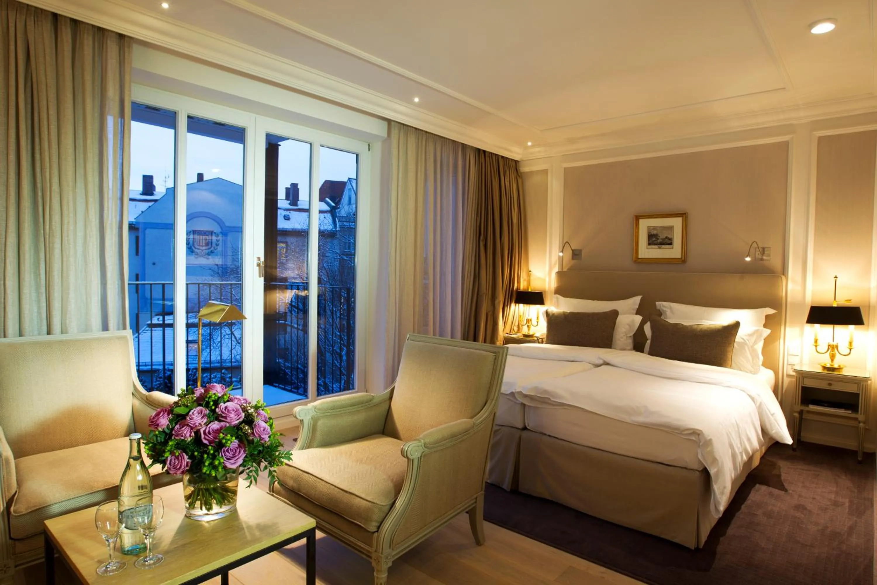 Photo of the whole room, Bed in Hotel München Palace