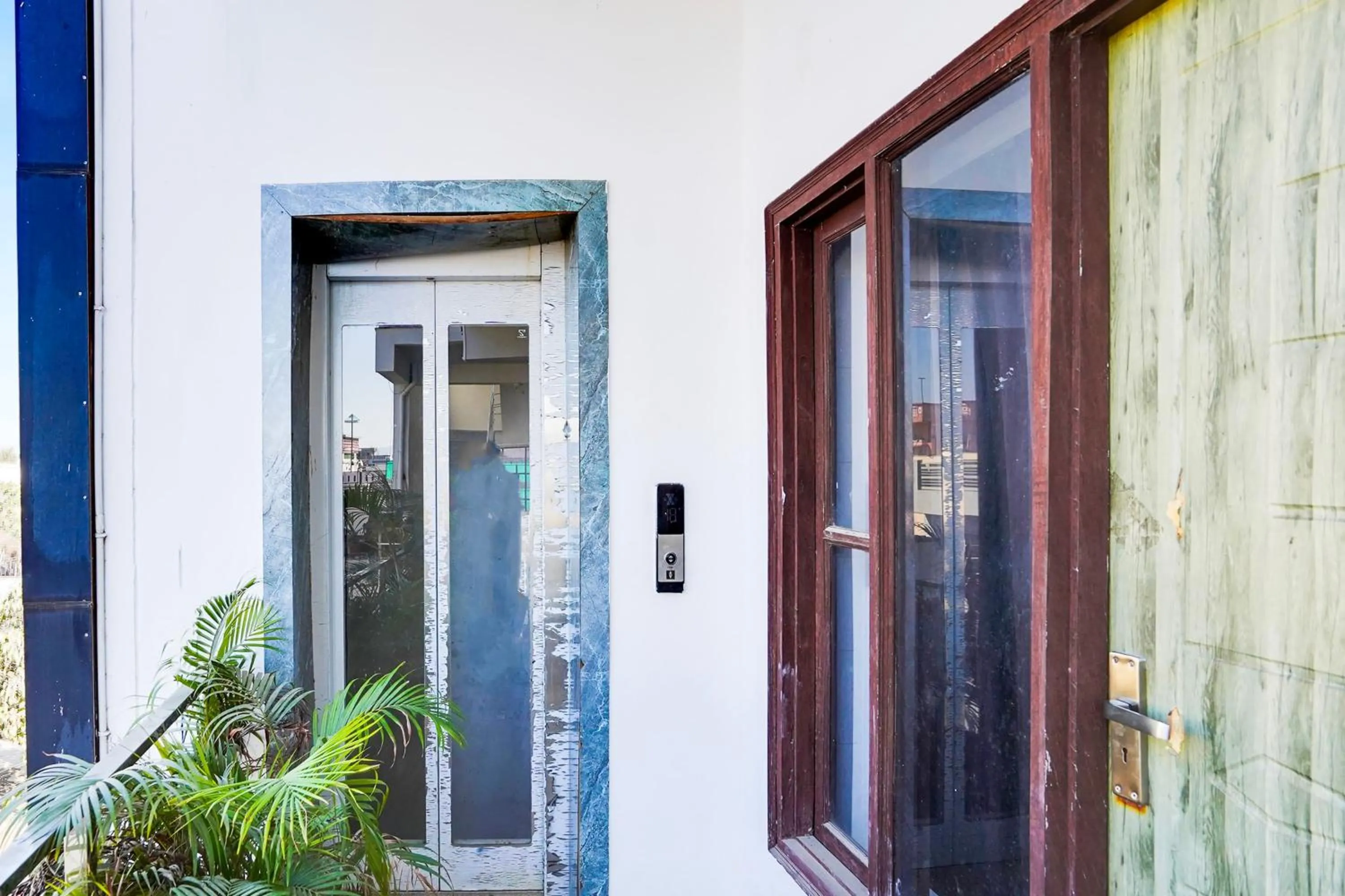 Lobby or reception in Super Hotel O Kedarpuram Near Doon University