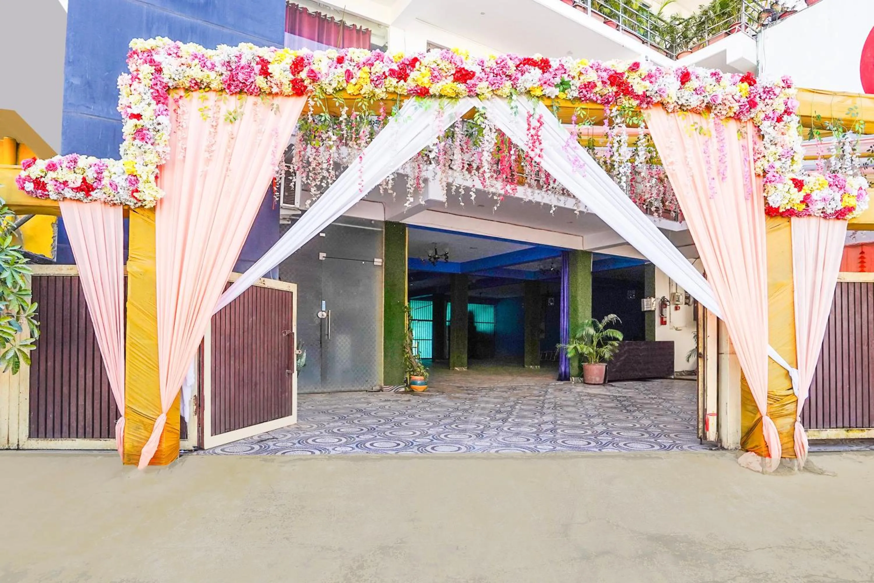 Facade/entrance in Super Hotel O Kedarpuram Near Doon University