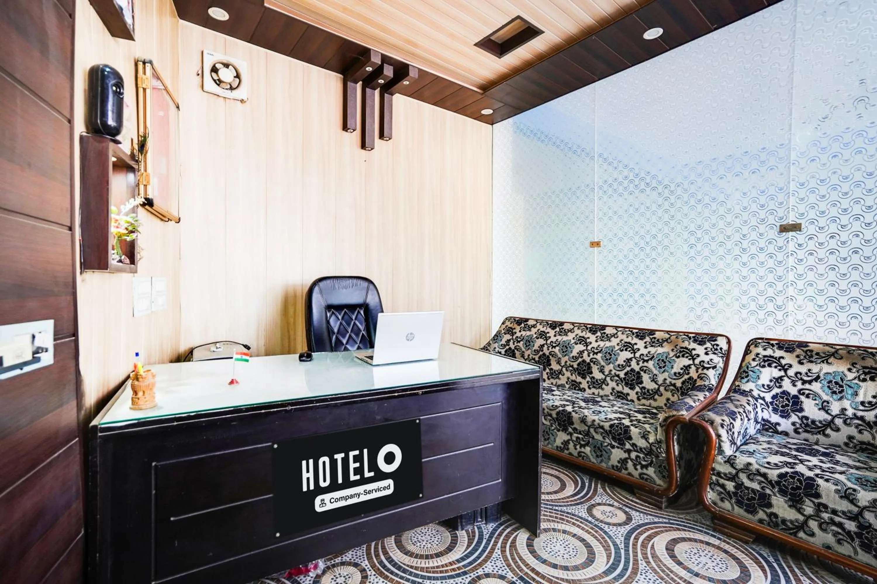 Lobby or reception in Super Hotel O Kedarpuram Near Doon University