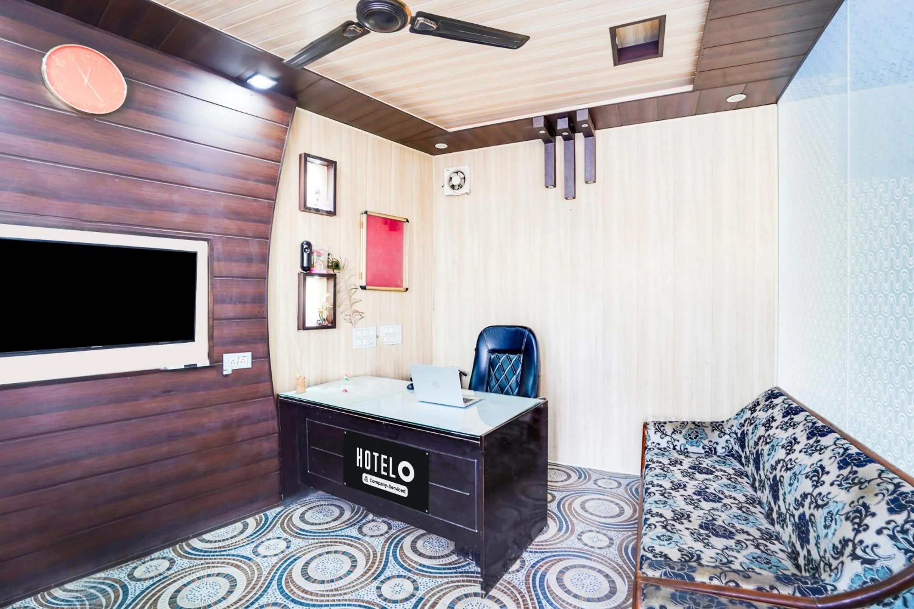 Lobby or reception in Super Hotel O Kedarpuram Near Doon University