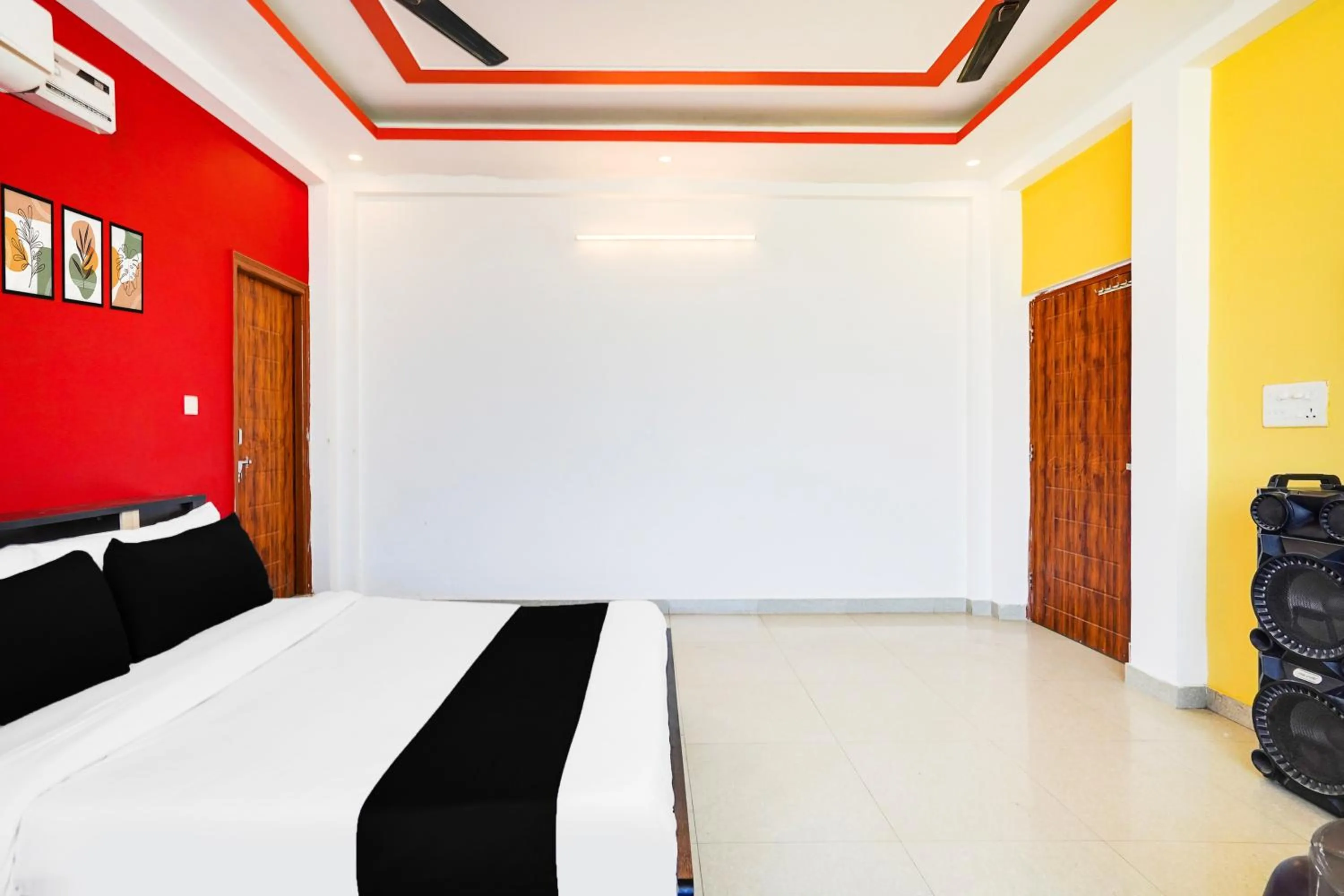 Bedroom, Bed in Super Hotel O Kedarpuram Near Doon University