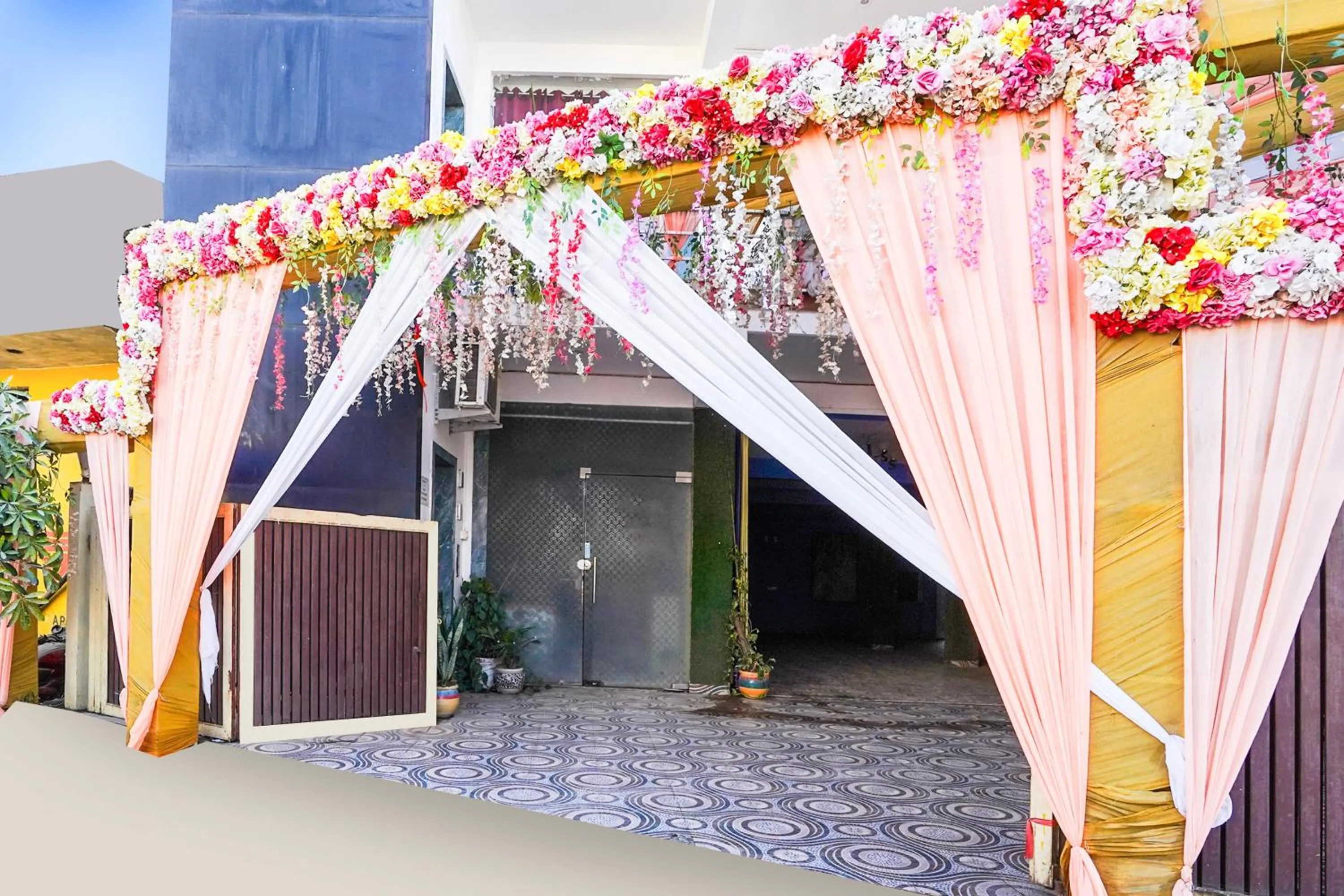 Facade/entrance in Super Hotel O Kedarpuram Near Doon University