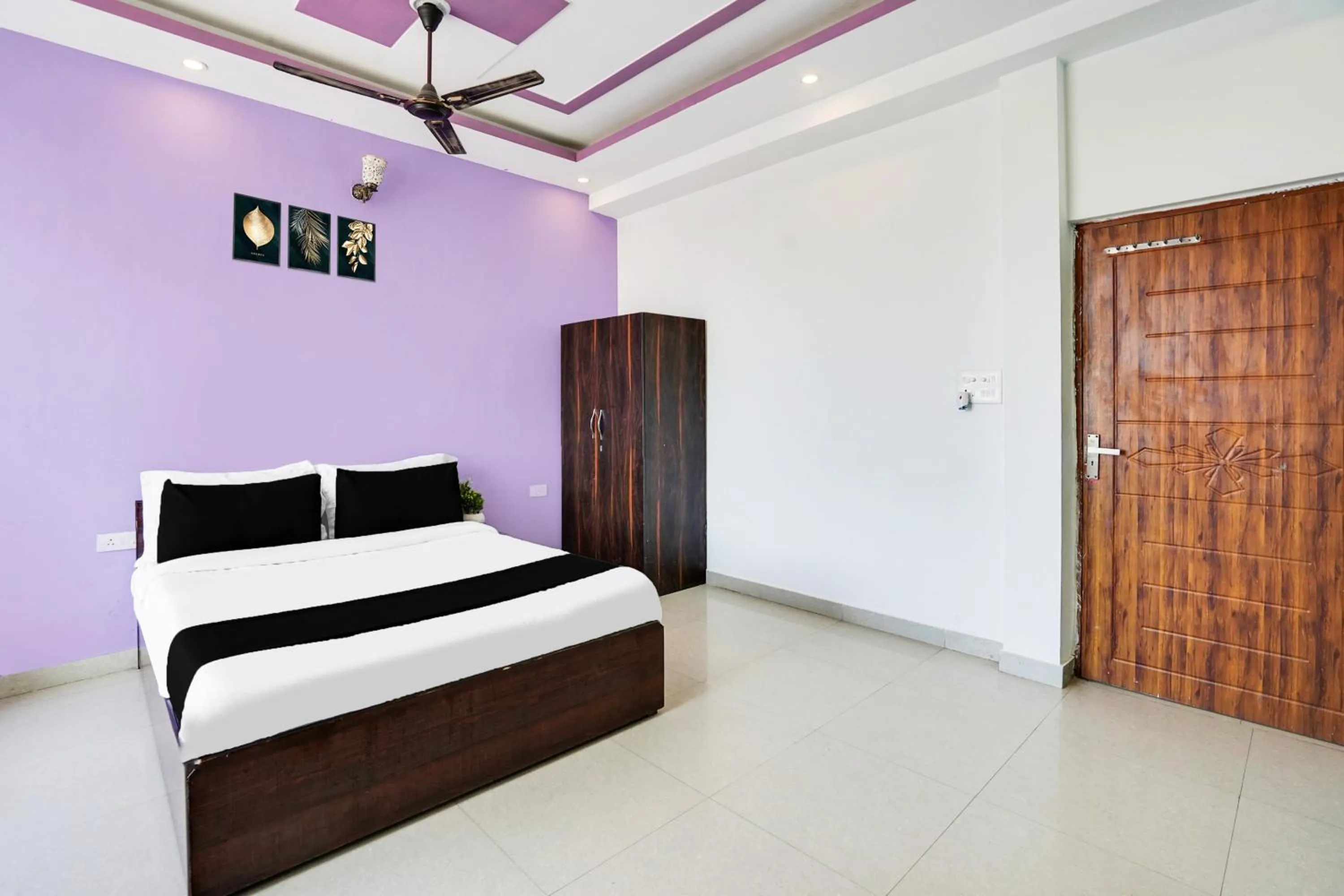 Bedroom, Bed in Super Hotel O Kedarpuram Near Doon University