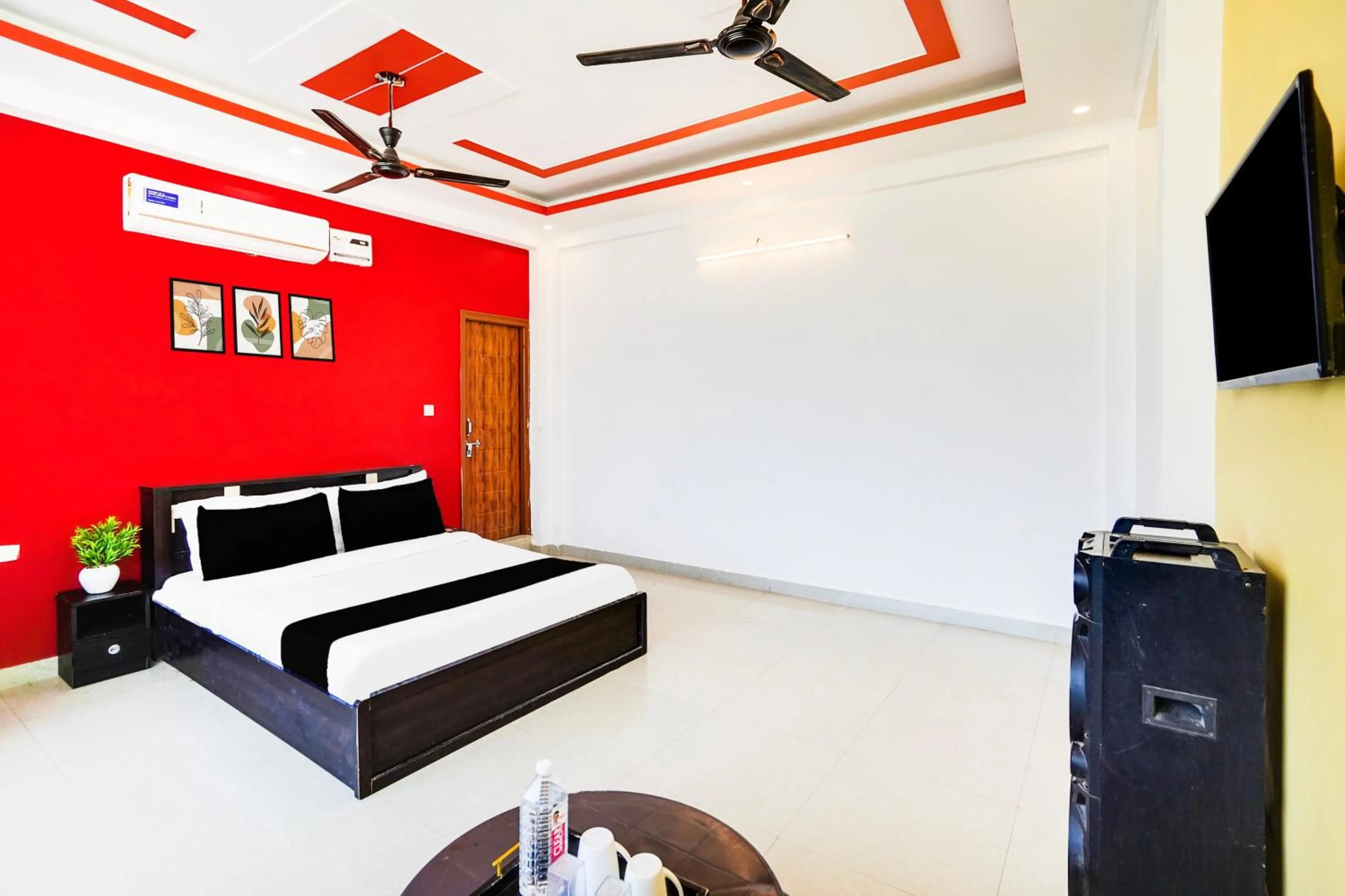 Bedroom, Bed in Super Hotel O Kedarpuram Near Doon University