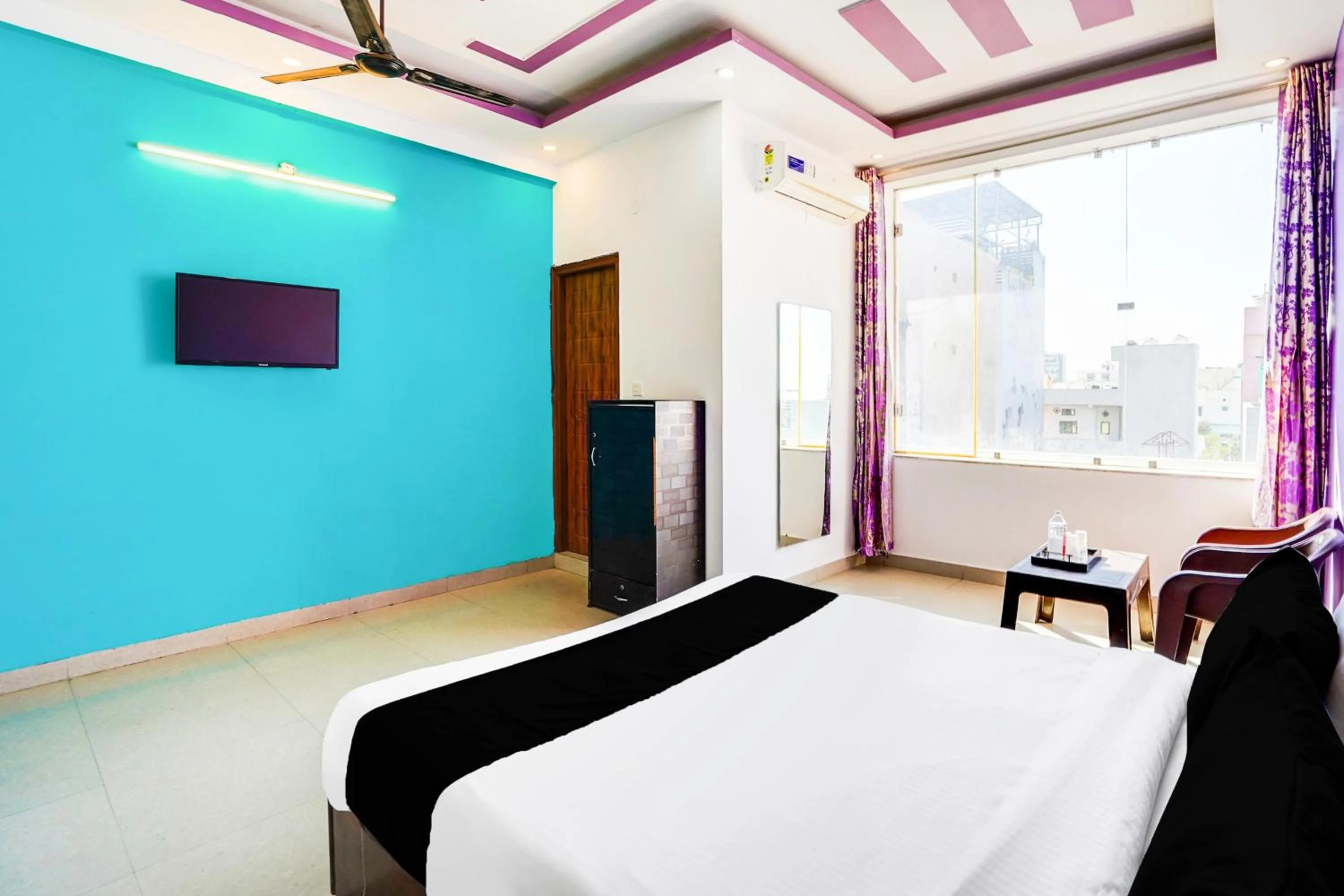 Bedroom, Bed in Super Hotel O Kedarpuram Near Doon University