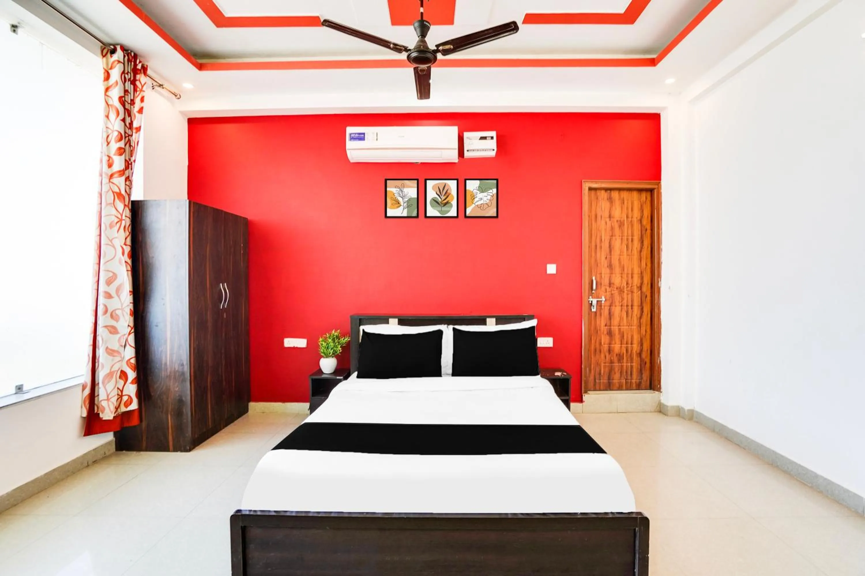 Bedroom, Bed in Super Hotel O Kedarpuram Near Doon University