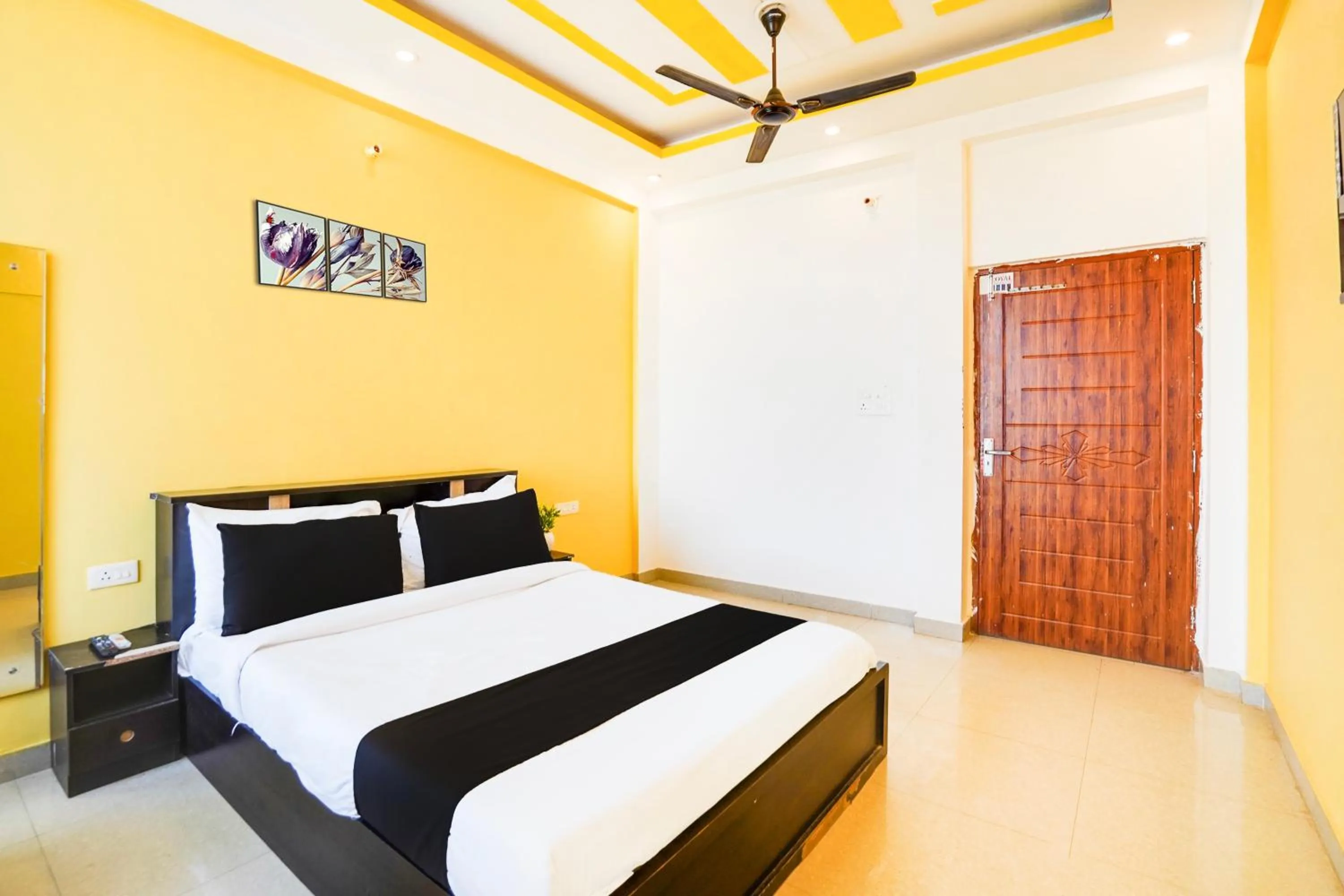 Bedroom, Bed in Super Hotel O Kedarpuram Near Doon University