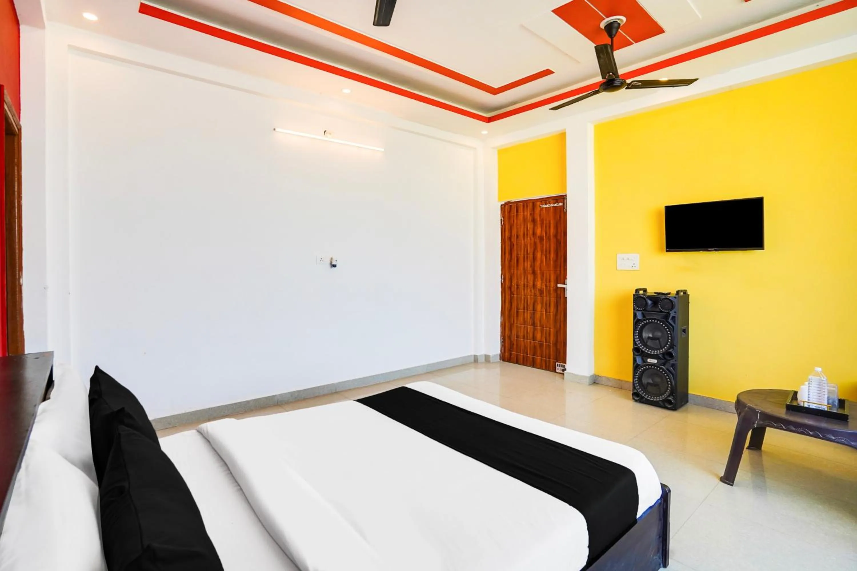 Bedroom, Bed in Super Hotel O Kedarpuram Near Doon University