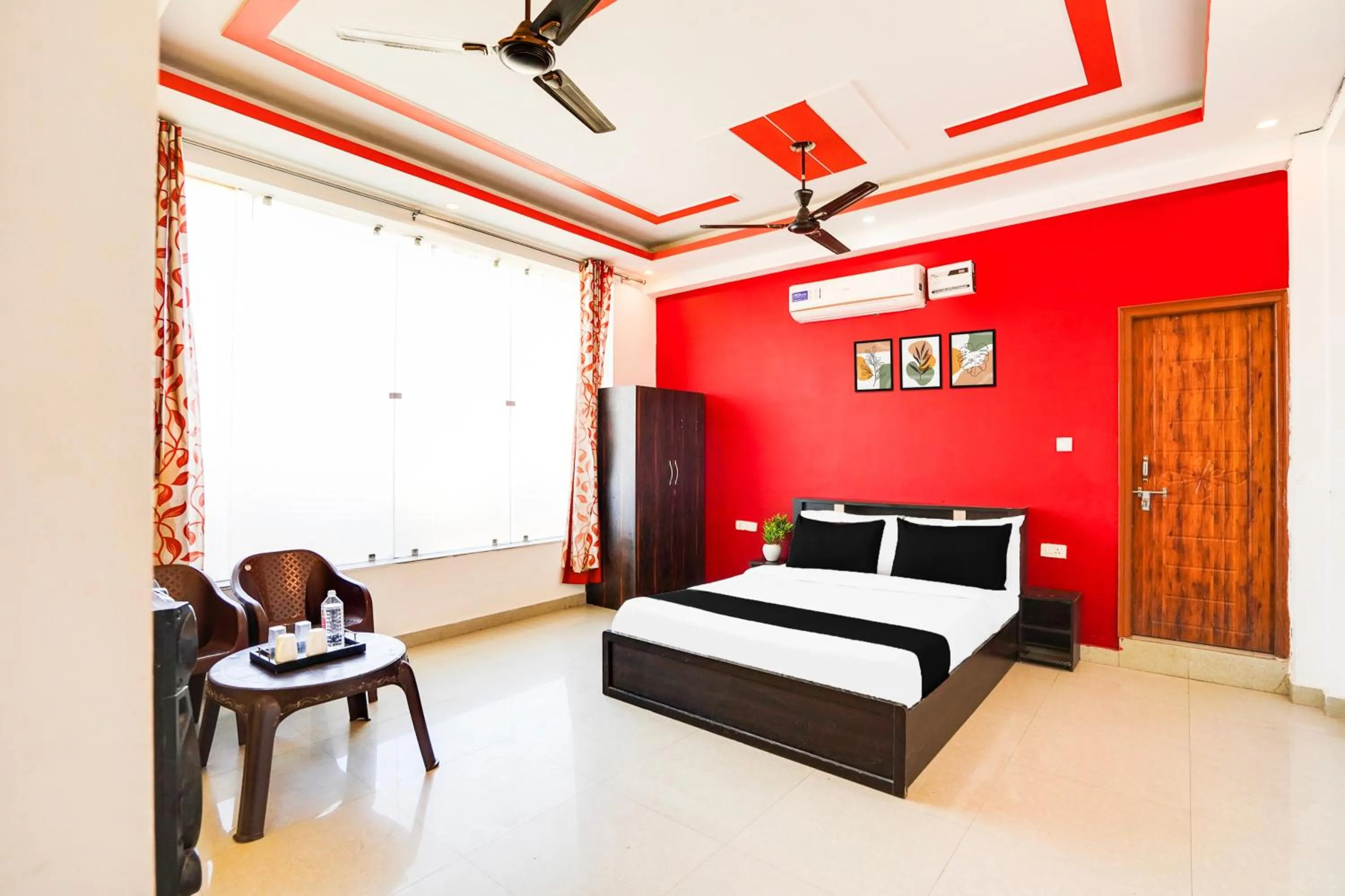 Bedroom, Bed in Super Hotel O Kedarpuram Near Doon University