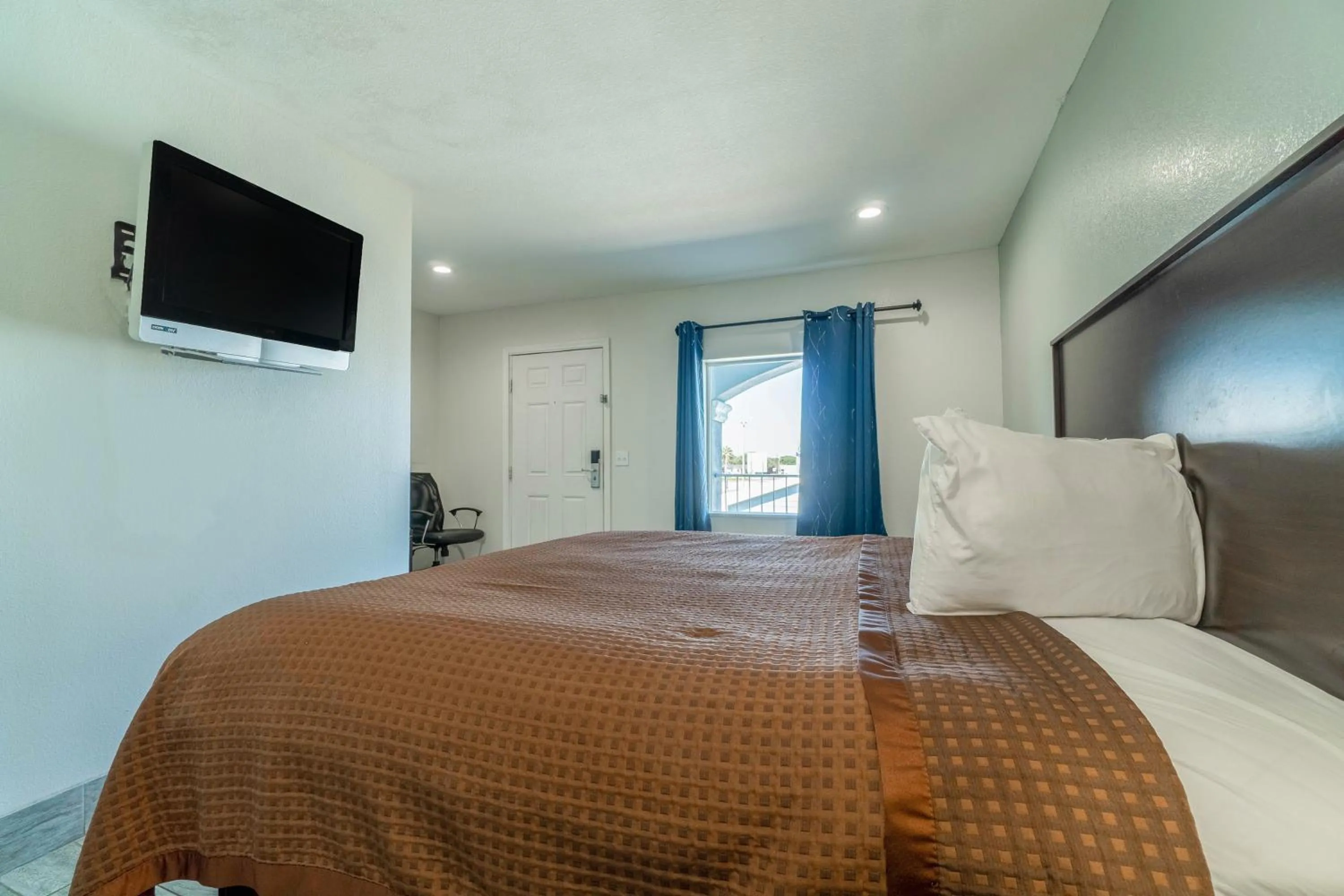 Bedroom, Bed in Pelican Inn by Belvilla Aransas Pass, TX