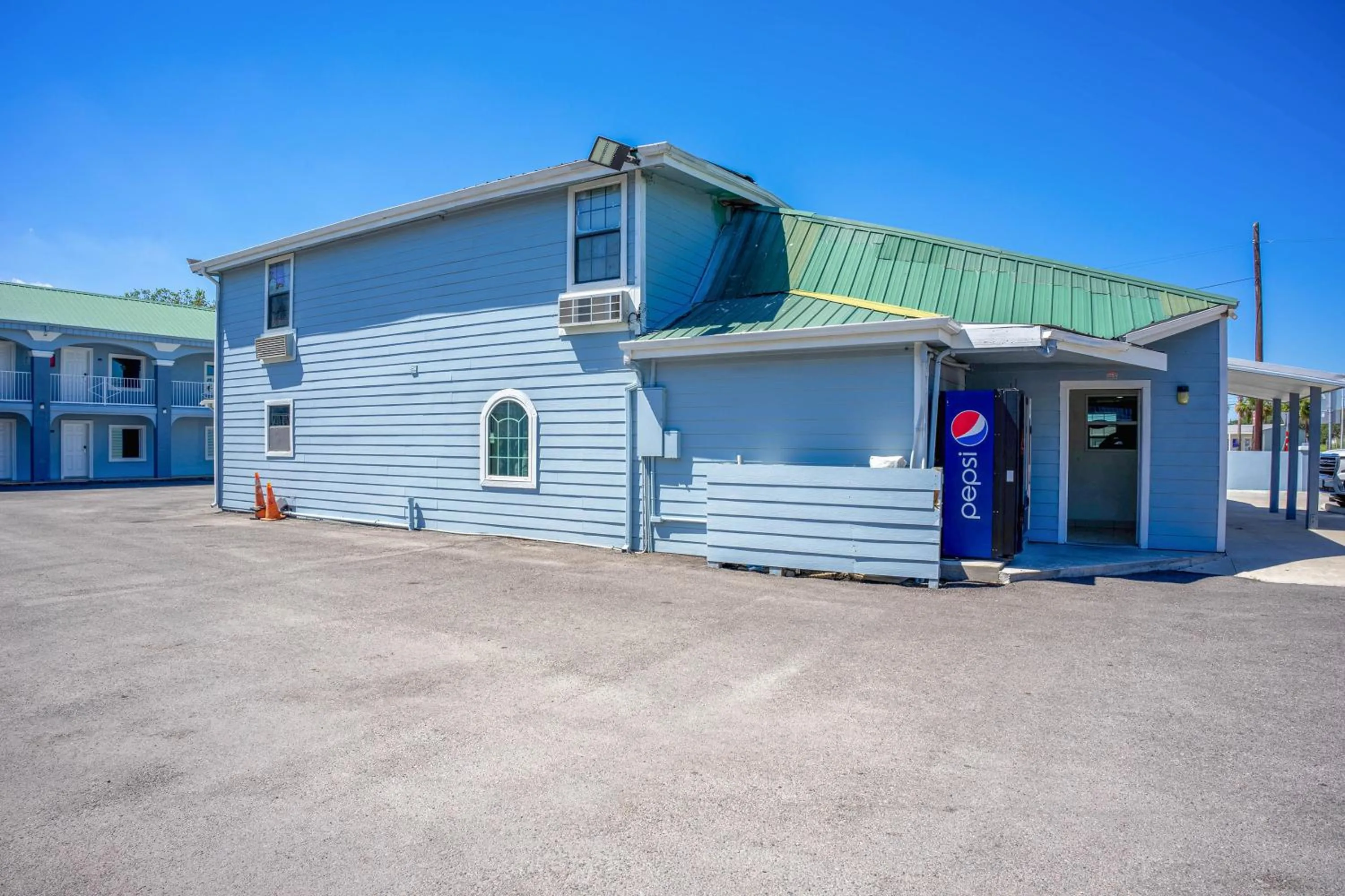 Facade/entrance in Pelican Inn by Belvilla Aransas Pass, TX