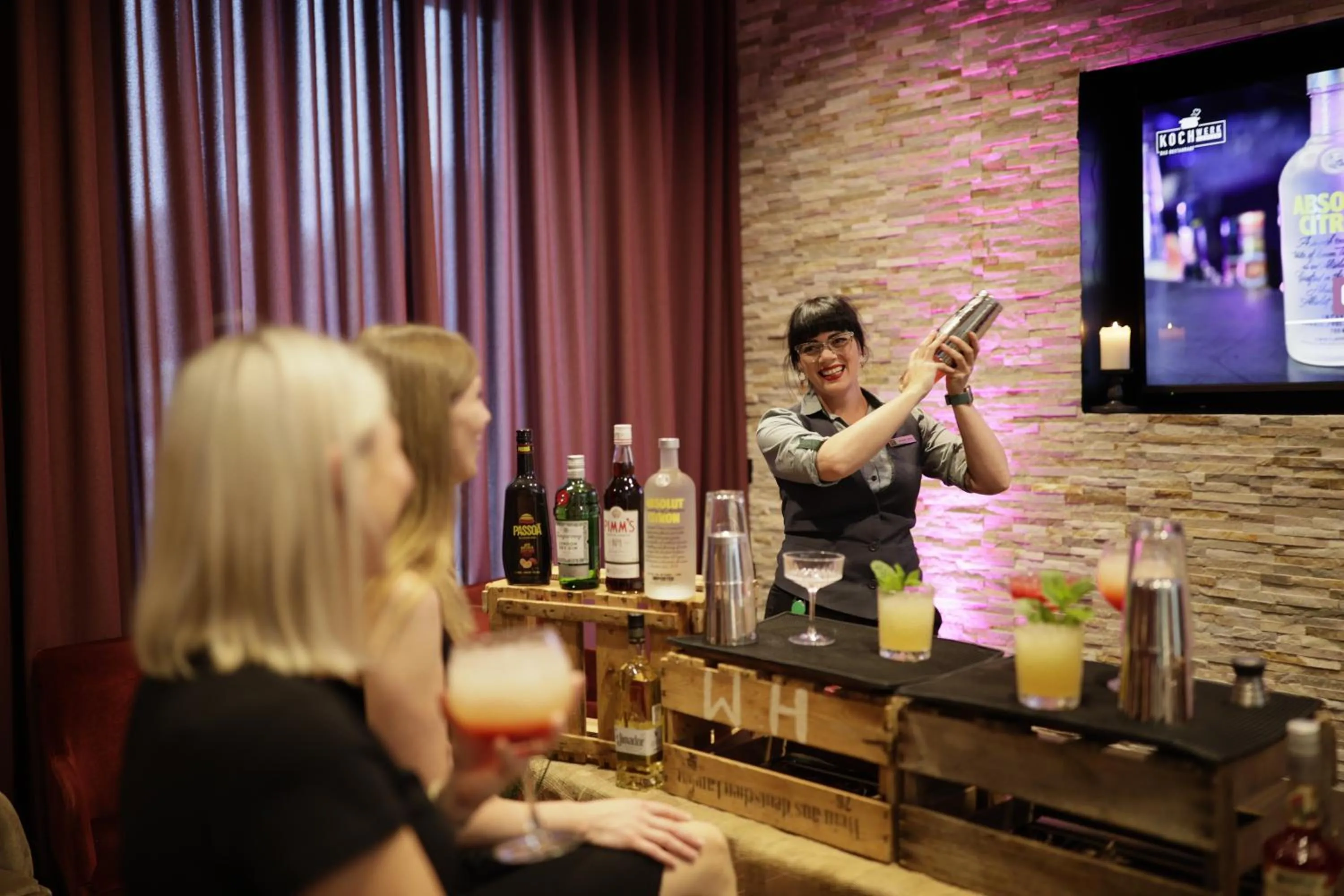 Lounge or bar in Holiday Inn Lübeck by IHG