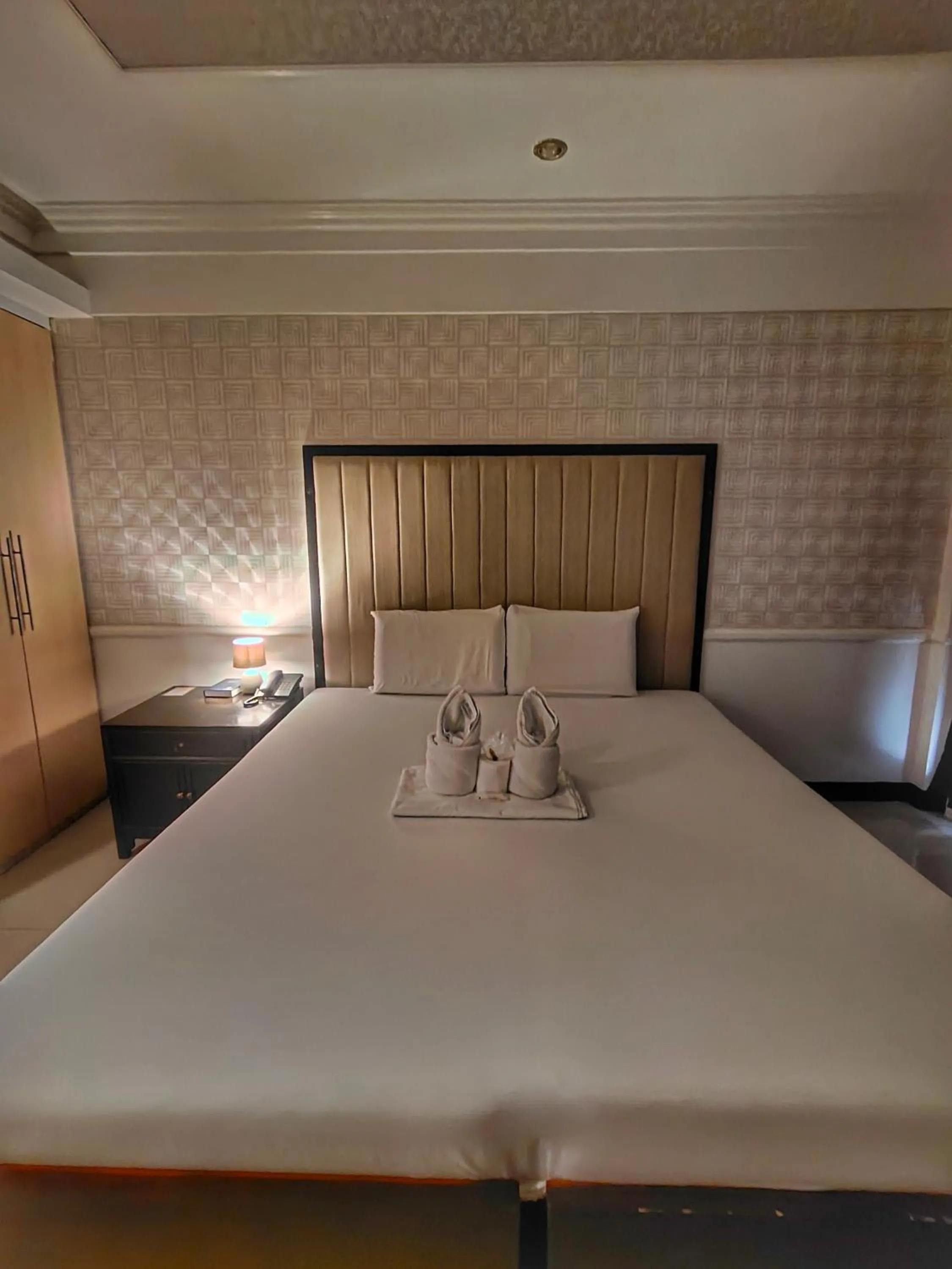 Bedroom, Bed in S and M Hotel Inc.