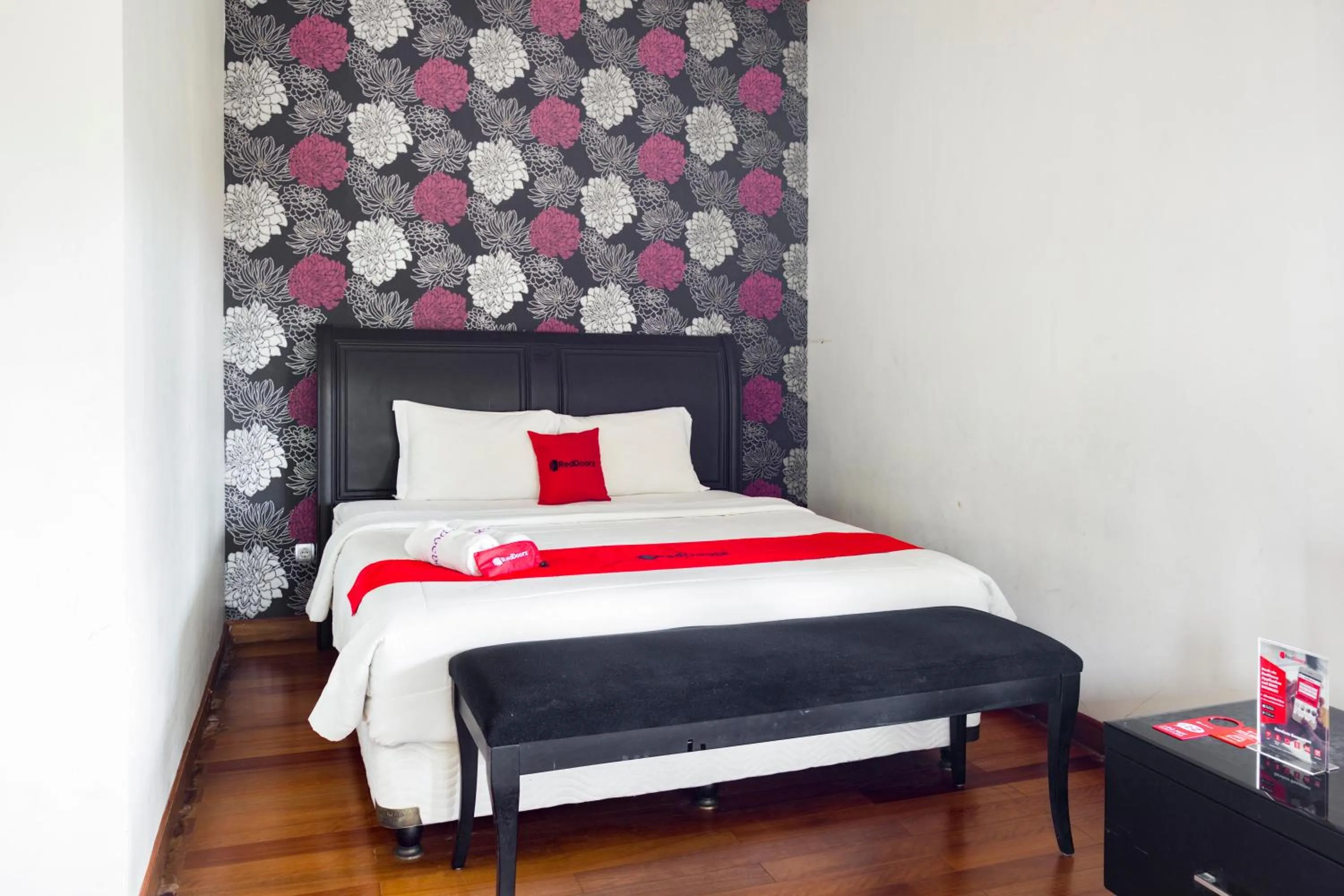 Bedroom, Bed in RedDoorz Plus @ Purwodadi