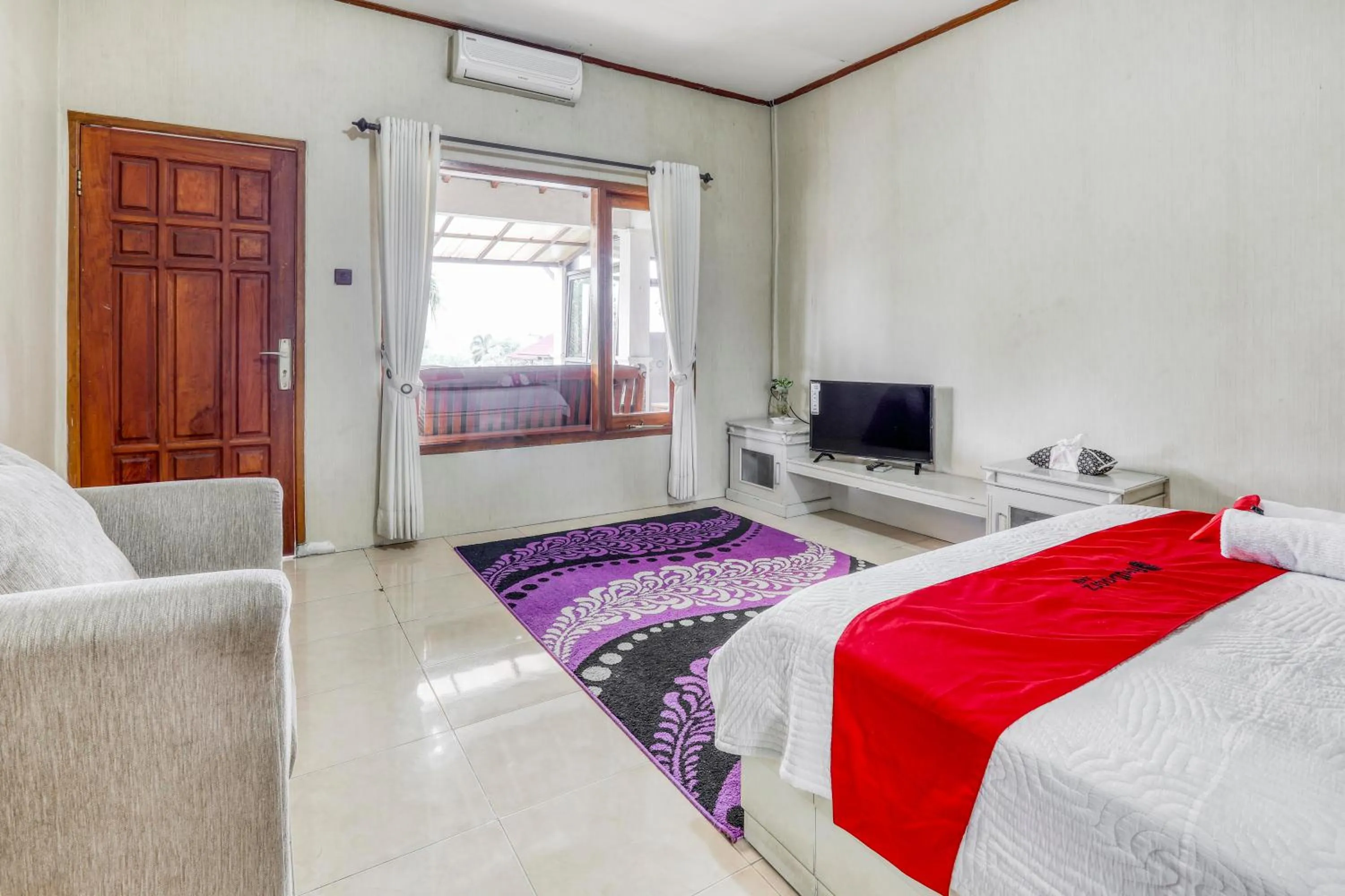 Bedroom, Bed in RedDoorz Plus @ Purwodadi