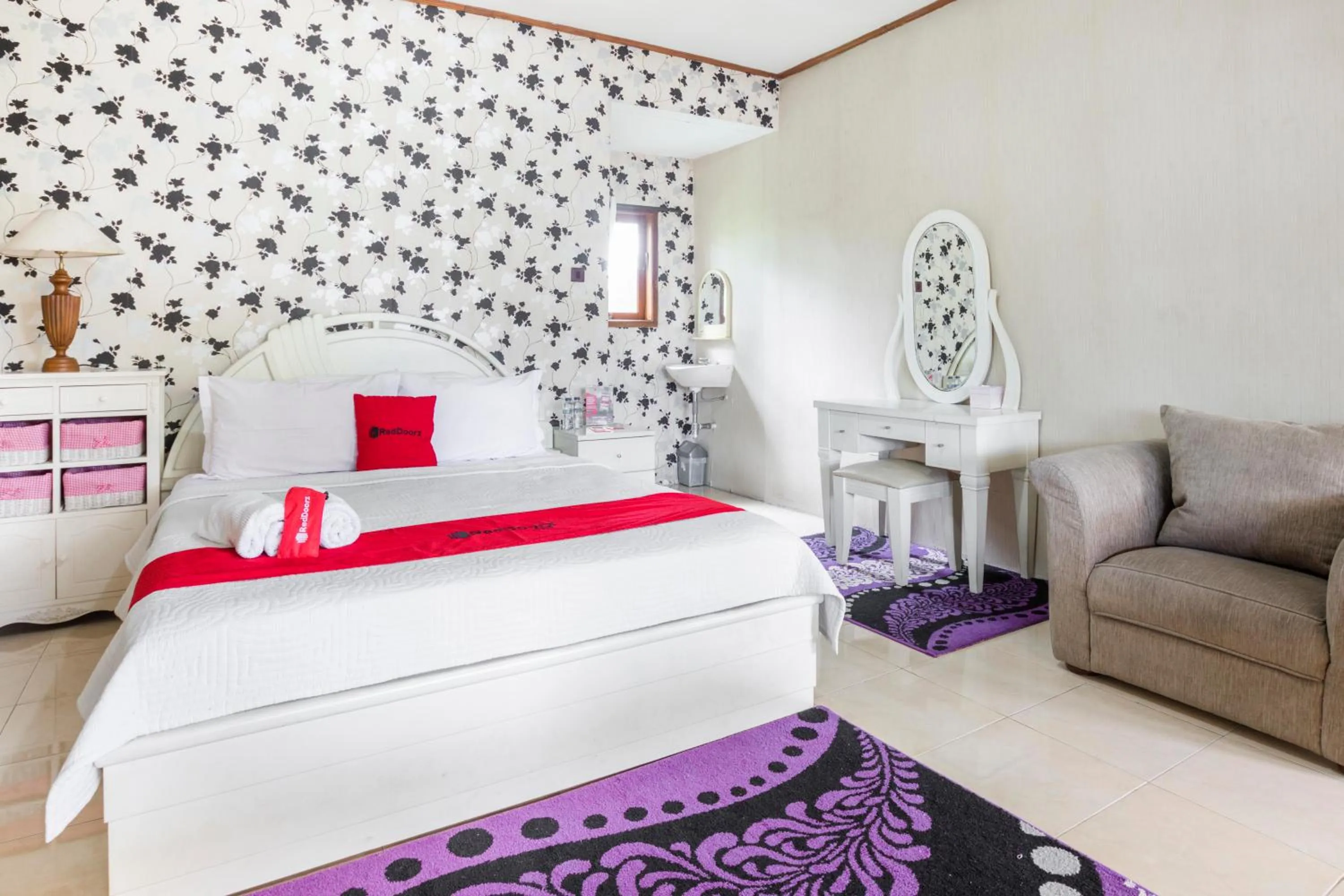 Bedroom, Bed in RedDoorz Plus @ Purwodadi