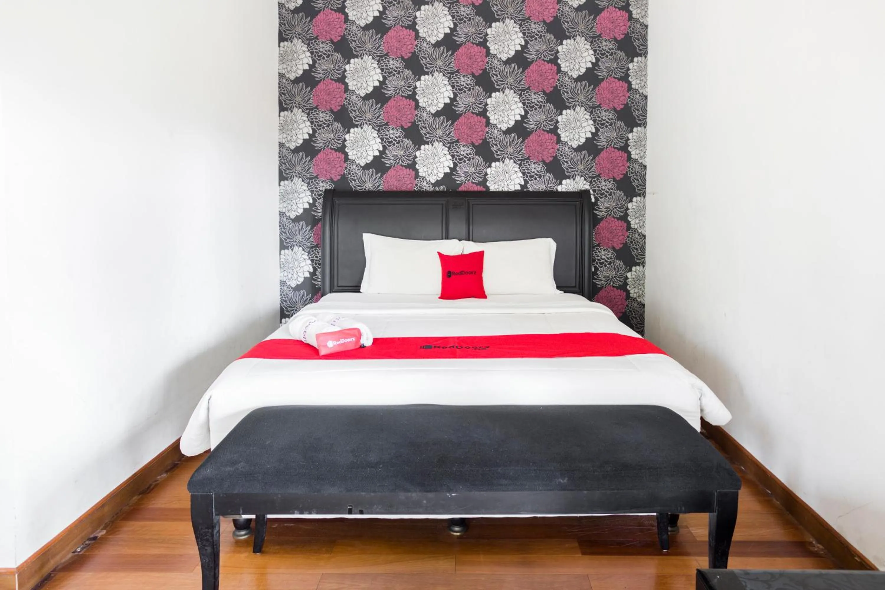 Bedroom, Bed in RedDoorz Plus @ Purwodadi