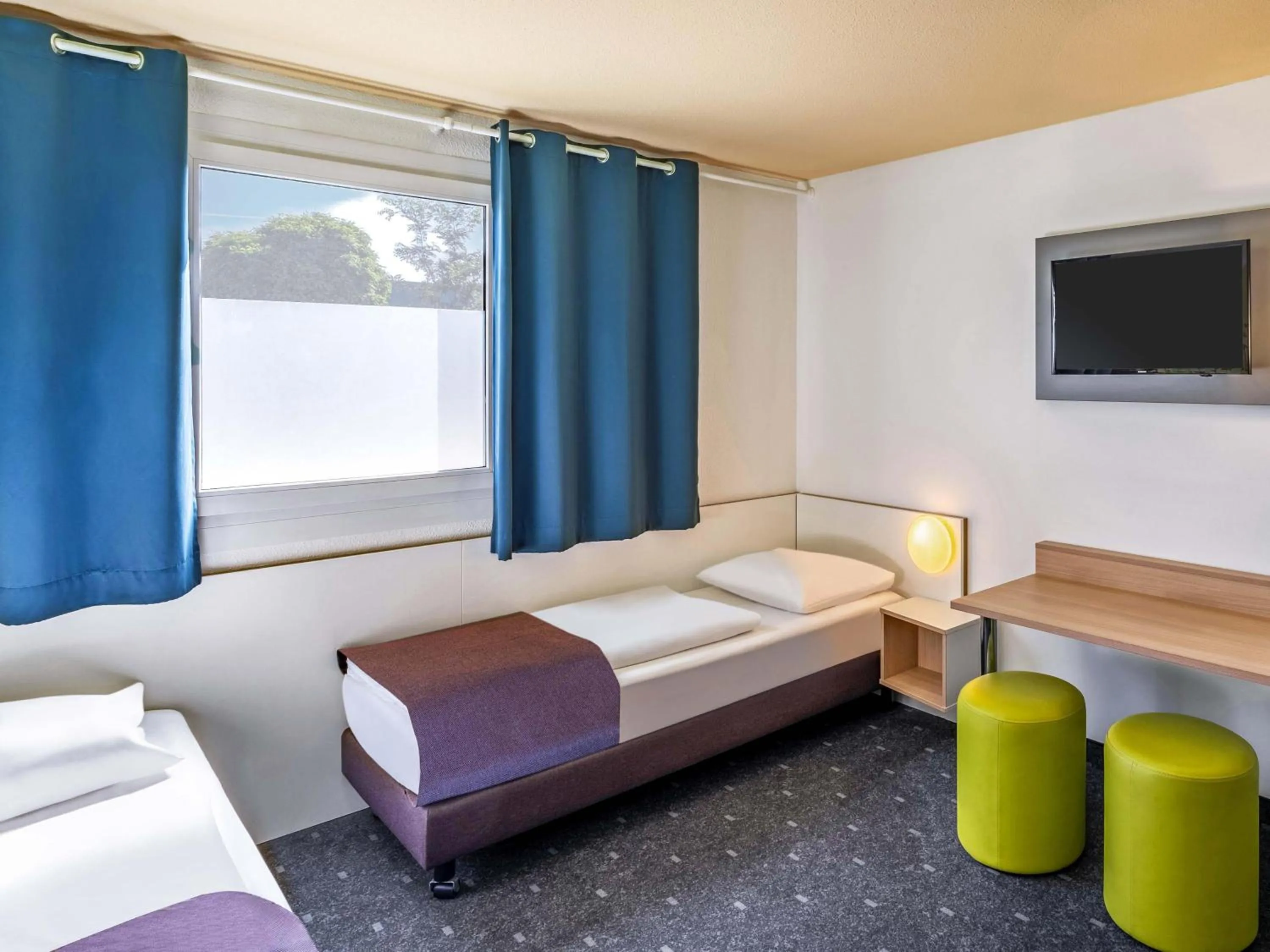 Photo of the whole room, Bed in B&B Hotel Braunschweig-Nord