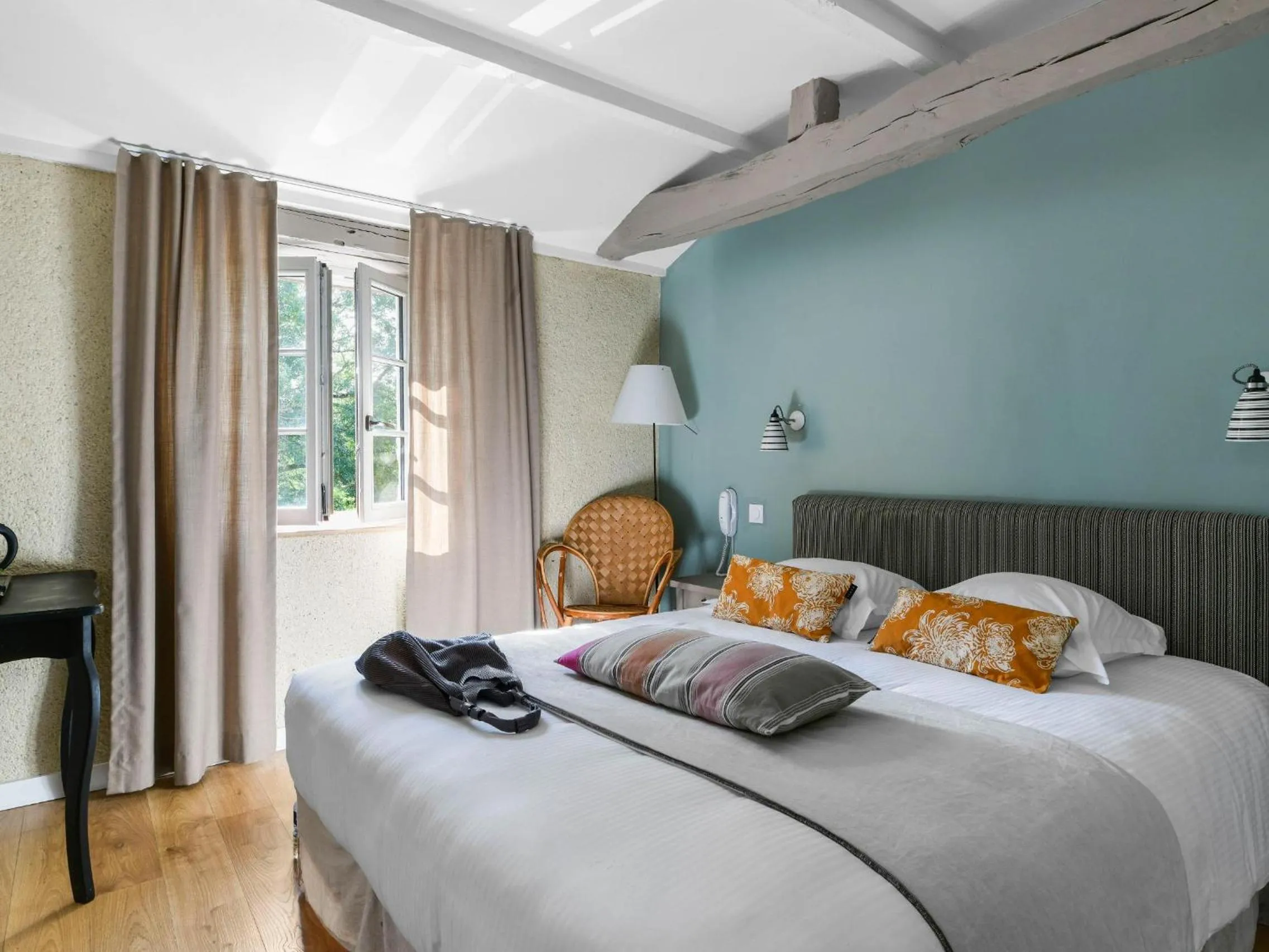 Bed in Logis Hôtel La Ferme de Flaran