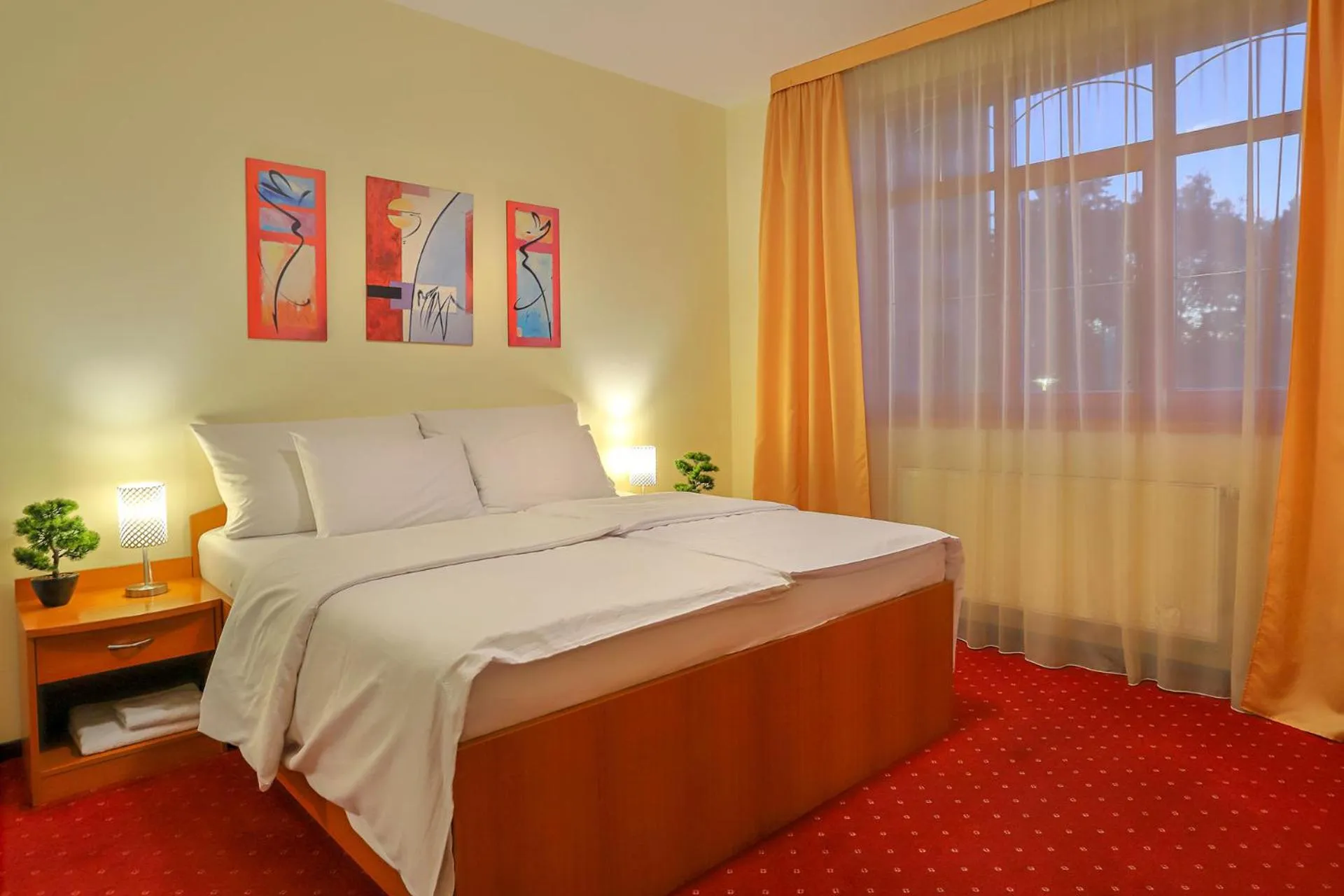 Bedroom, Bed in Hotel Kamélia