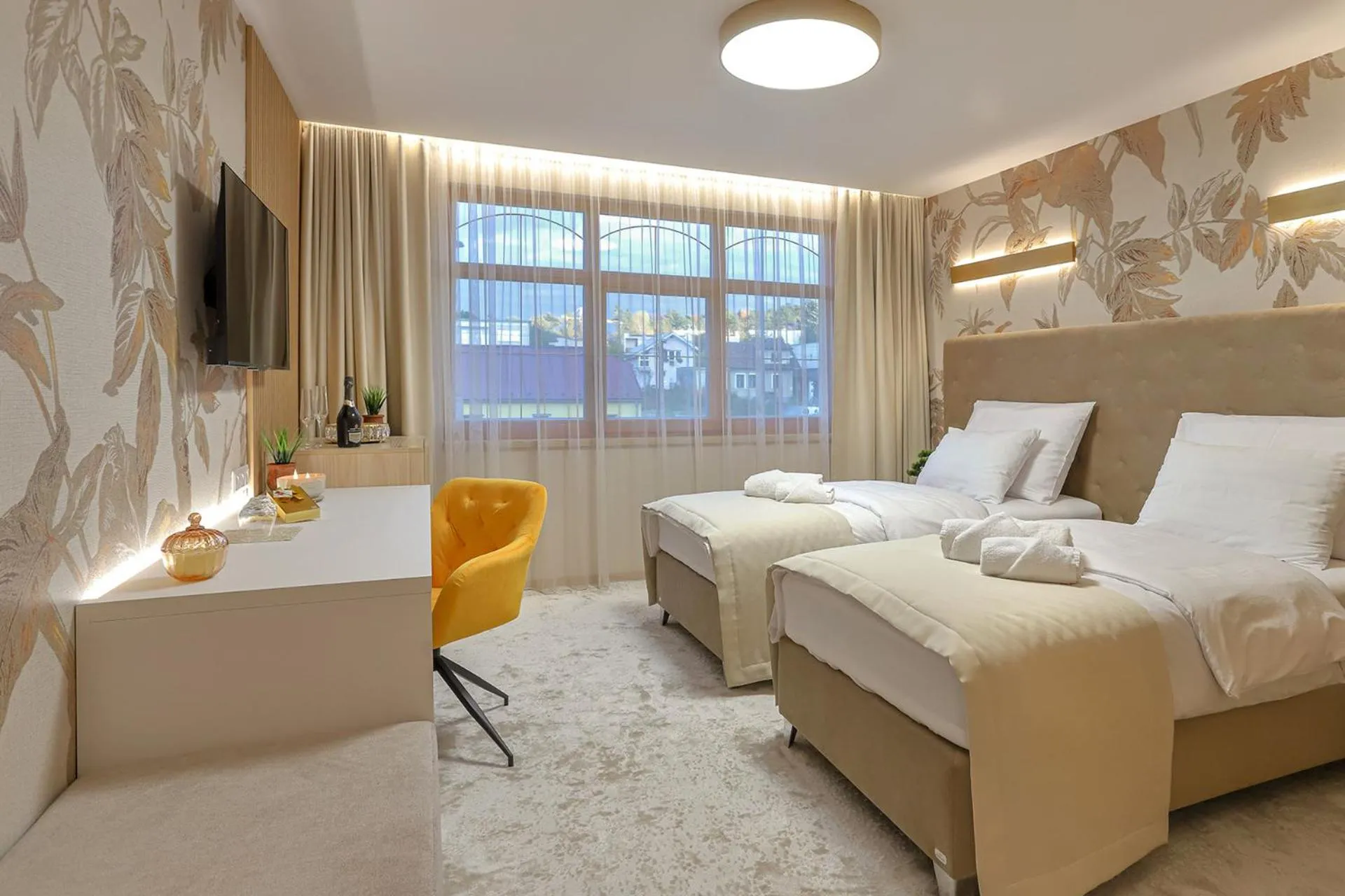 View (from property/room), Bed in Hotel Kamélia