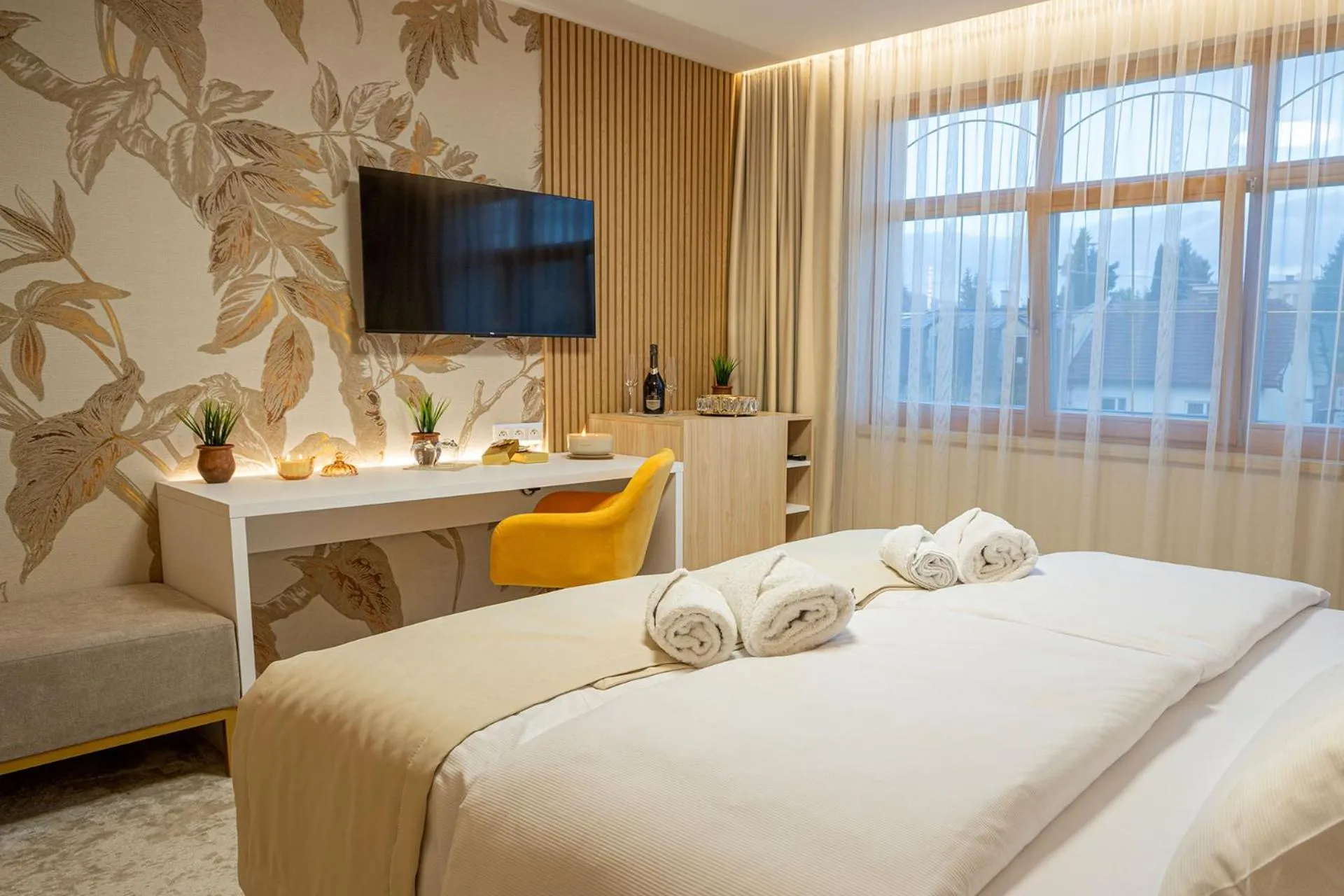 View (from property/room), Bed in Hotel Kamélia