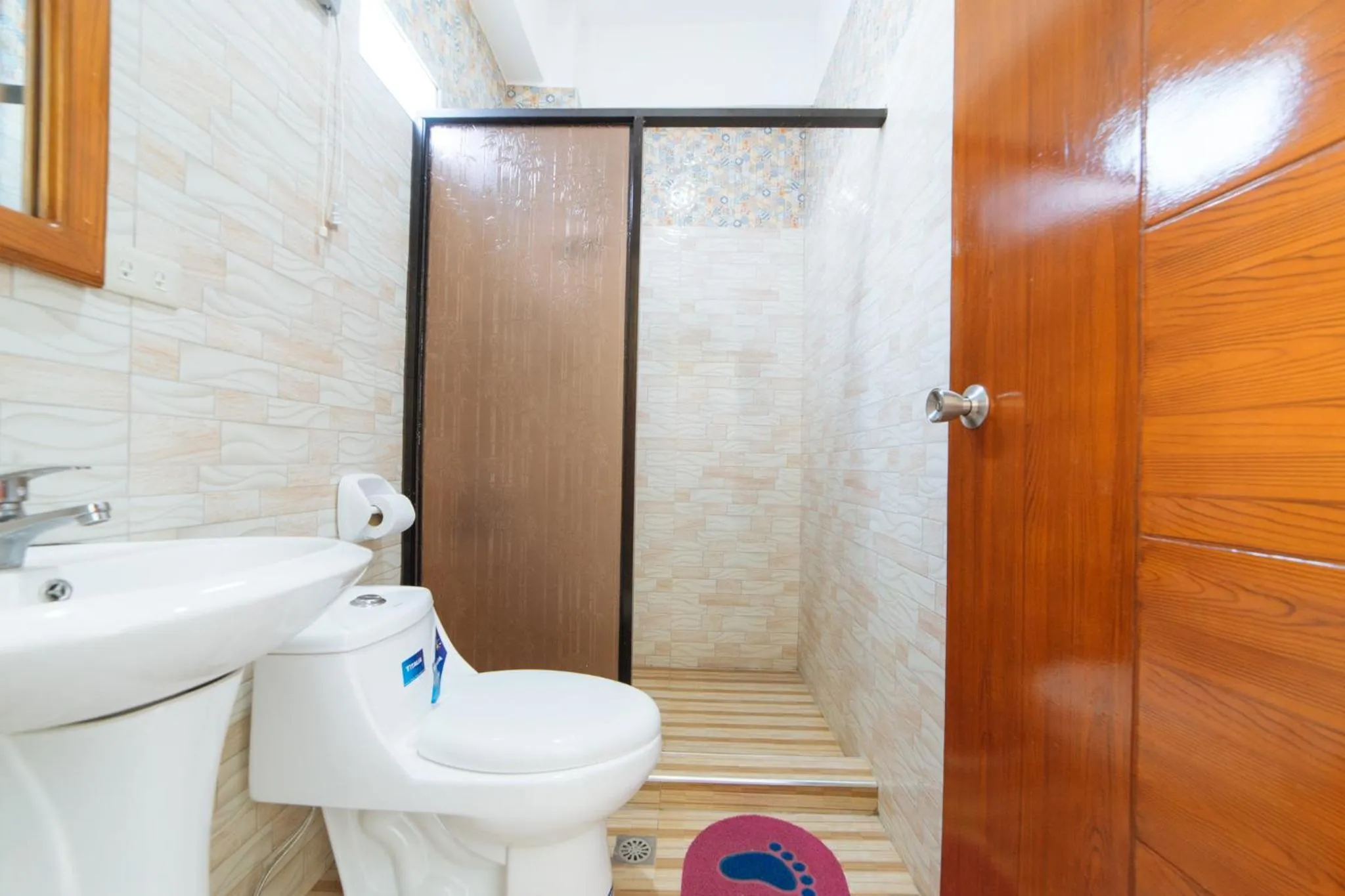 Bathroom in RedDoorz Premium @ Casa Ghilda Resort Olongapo City
