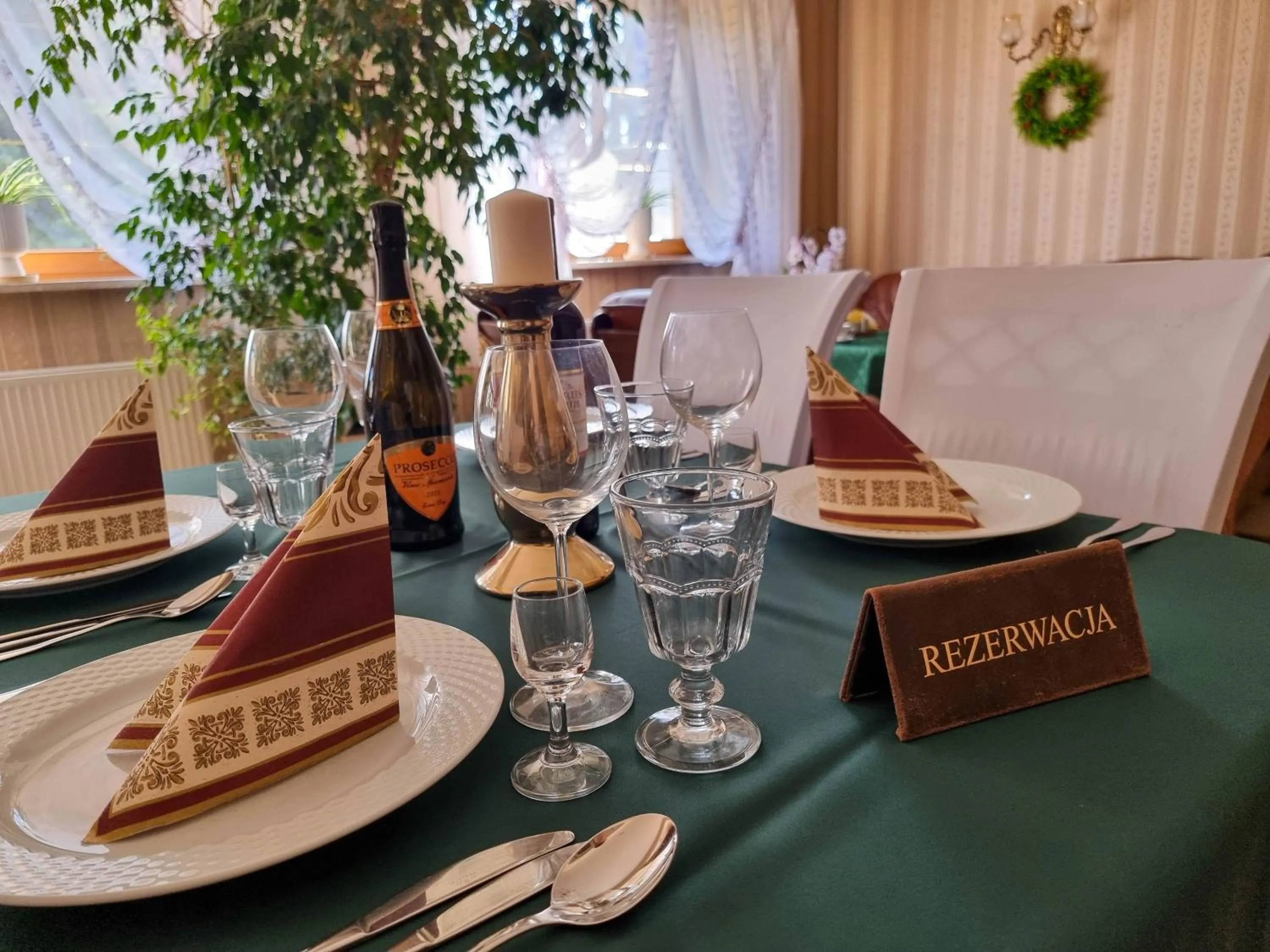 Restaurant/places to eat in Hotel Hesperus