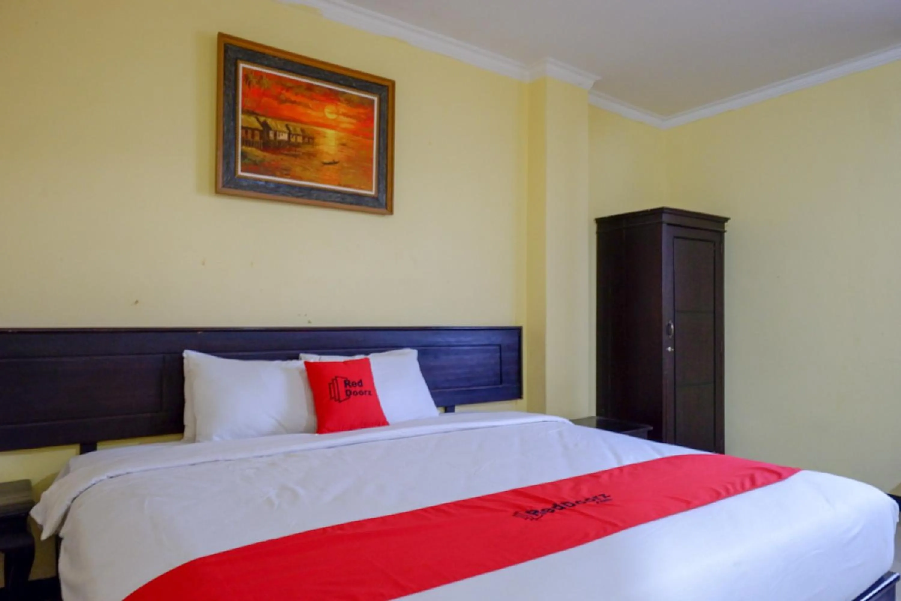 Bed in RedDoorz near Citraland Waterpark Kendari