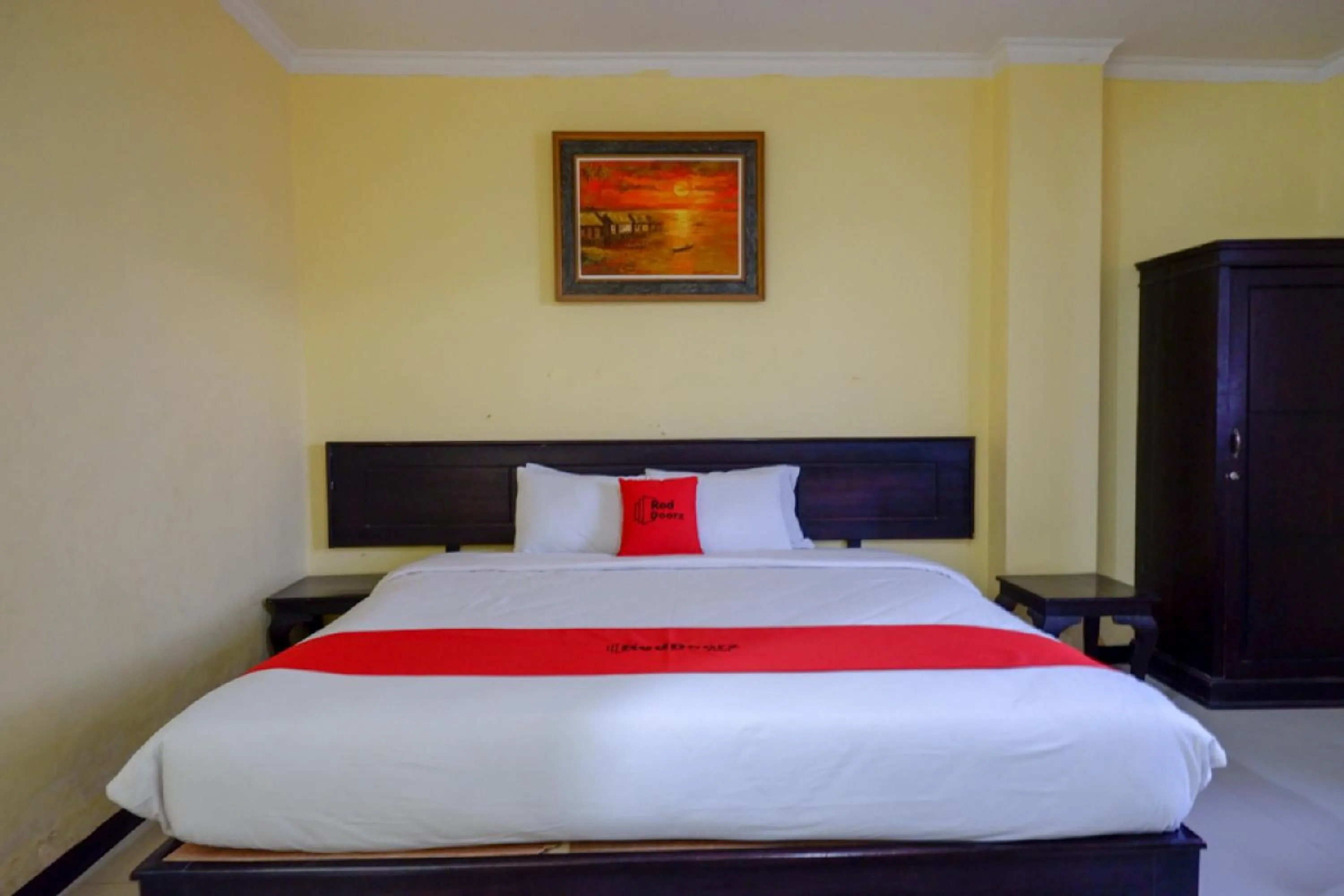 Bed in RedDoorz near Citraland Waterpark Kendari