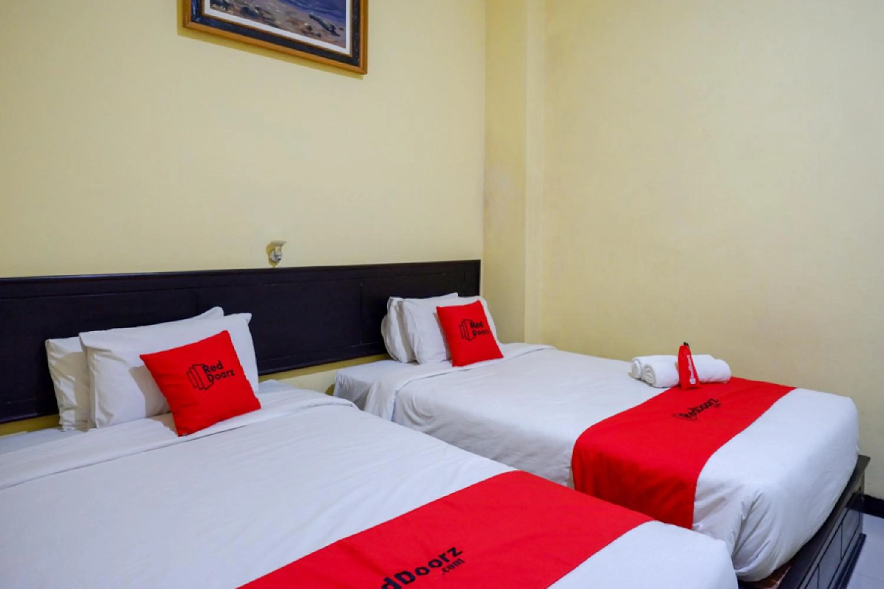 Bed in RedDoorz near Citraland Waterpark Kendari