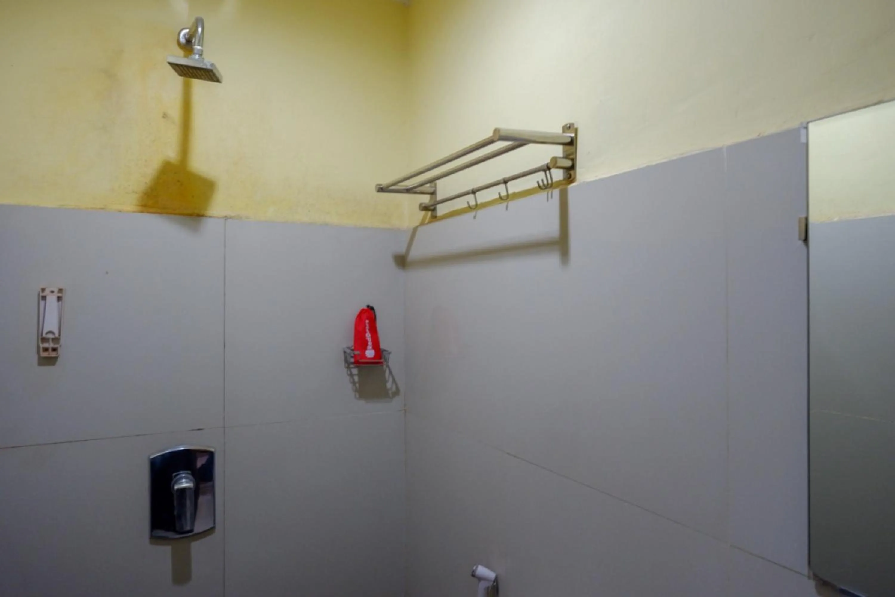 RedDoorz near Citraland Waterpark Kendari