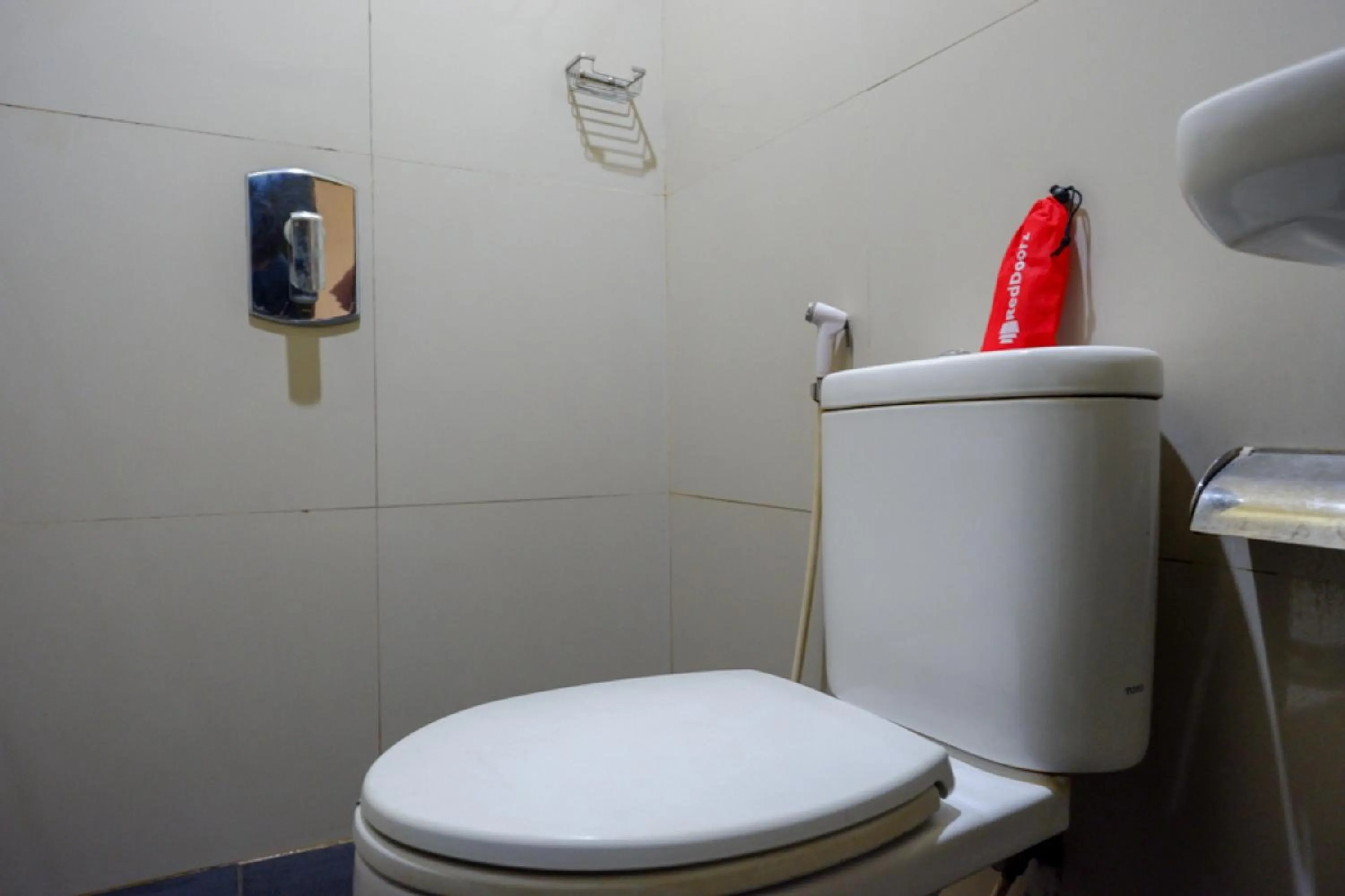 RedDoorz near Citraland Waterpark Kendari