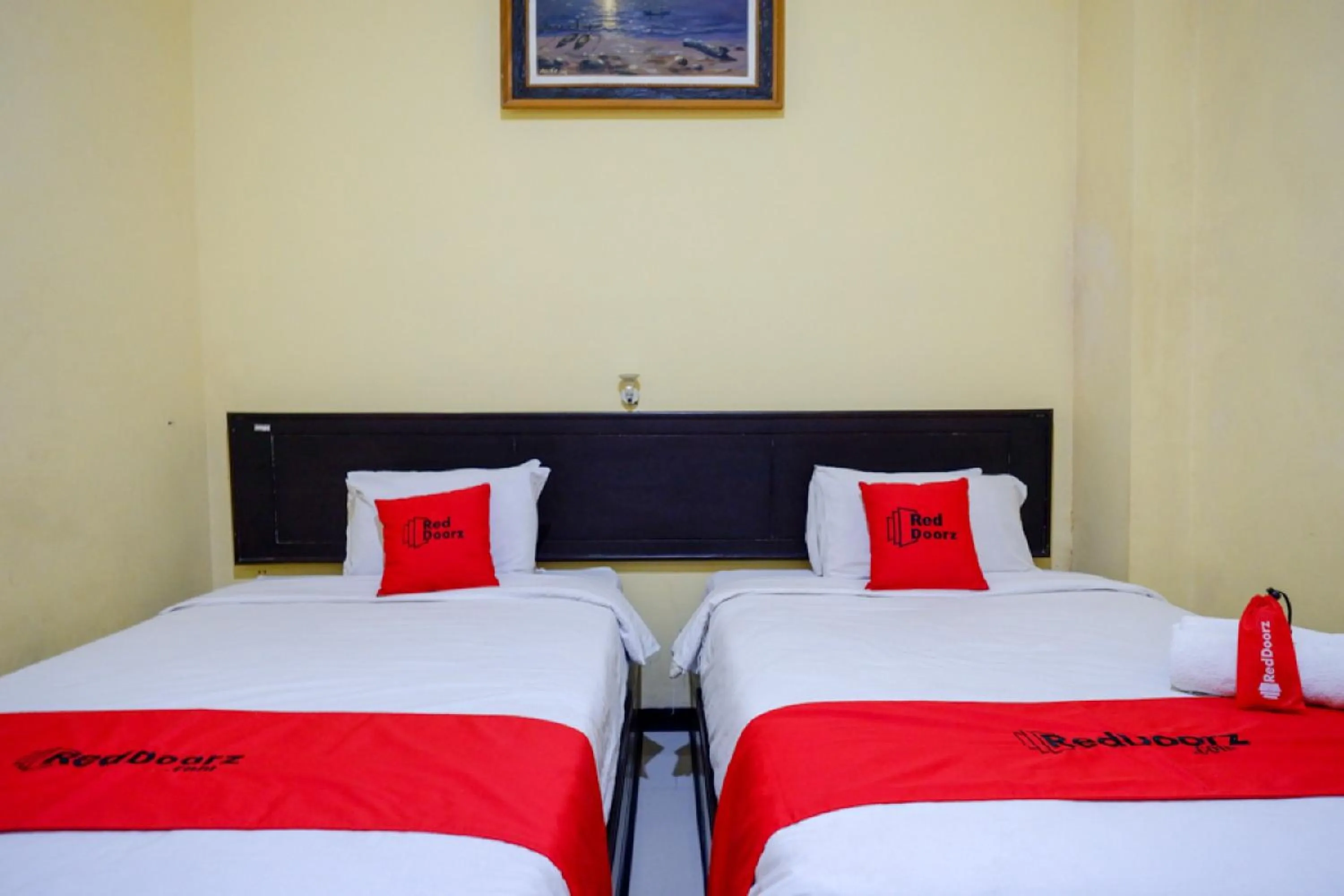 Bed in RedDoorz near Citraland Waterpark Kendari
