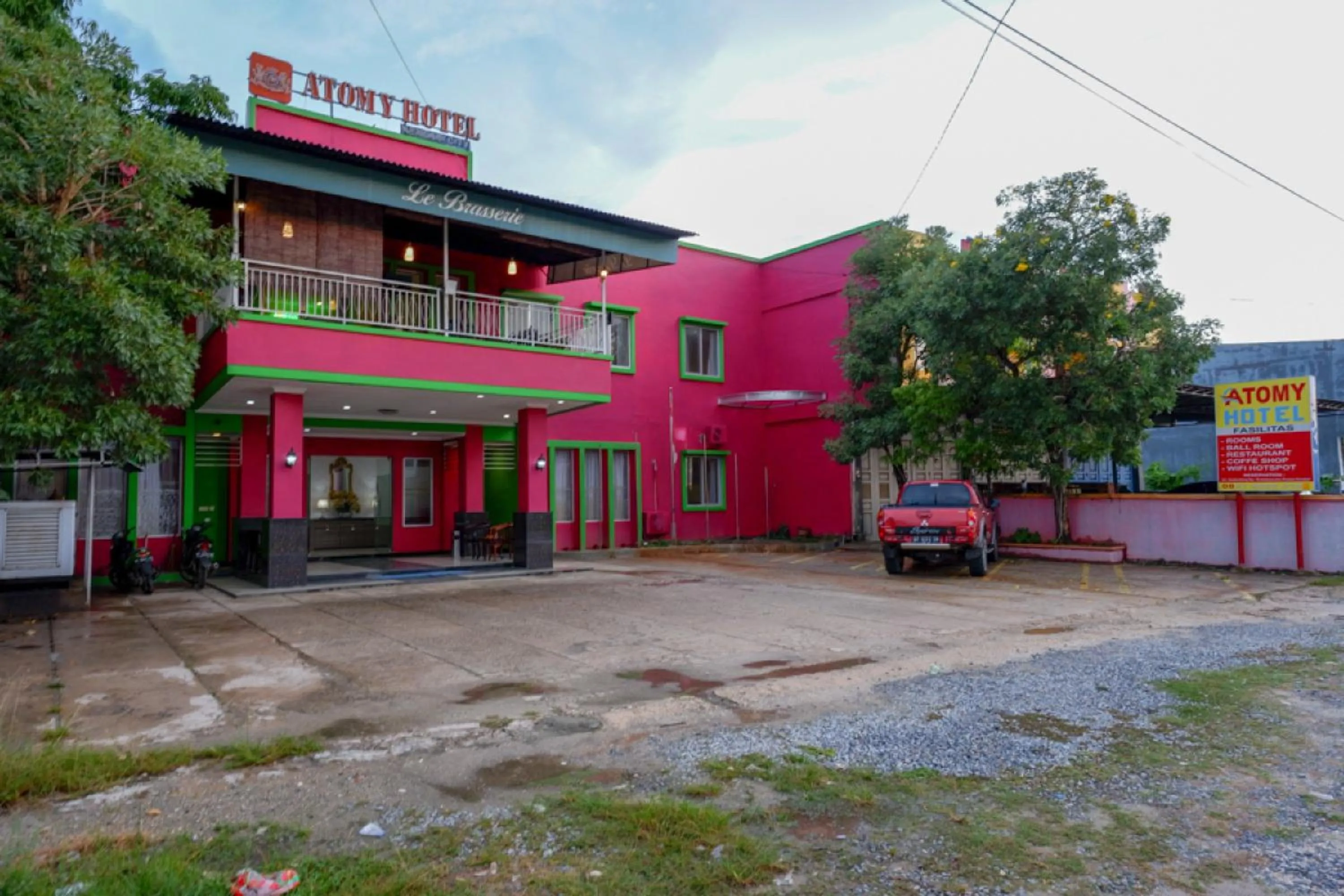 RedDoorz near Citraland Waterpark Kendari